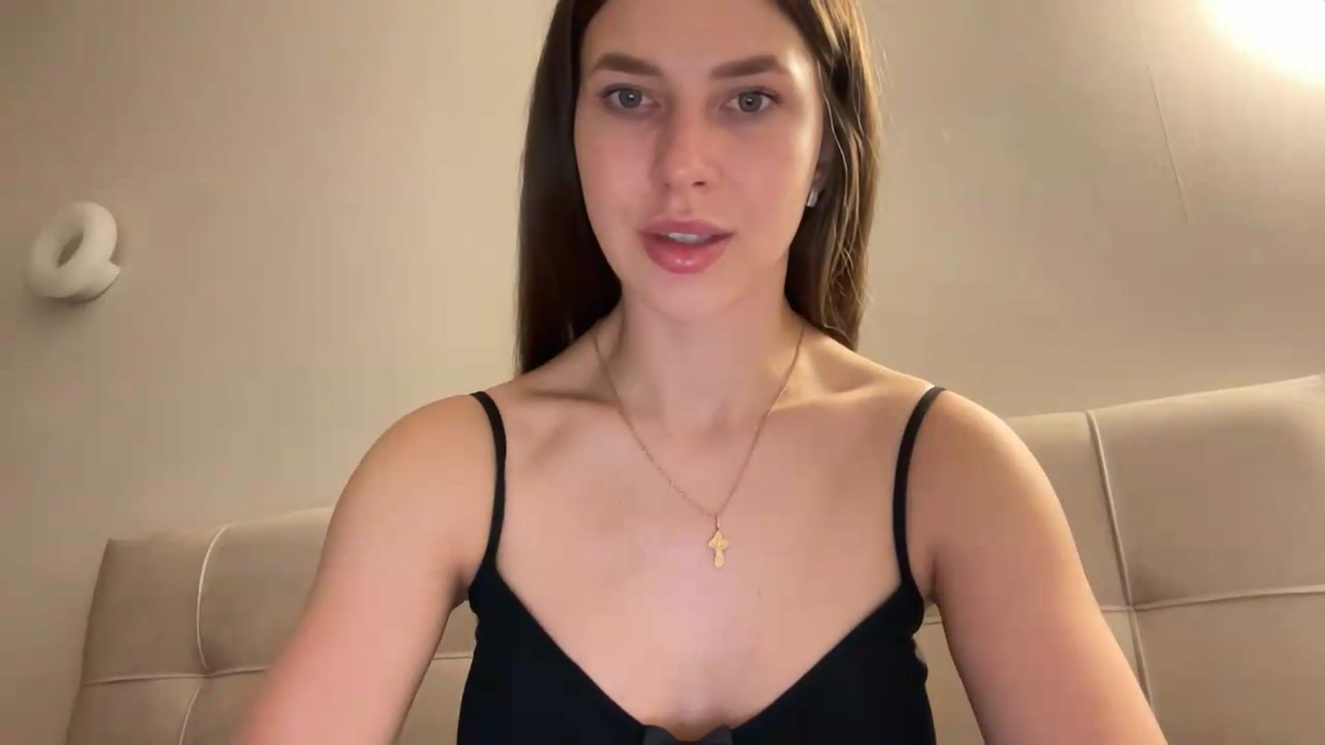 Gallery image thumbnail from kissfreeze's myfreecams stream on, 05/19/2026, 21:51 image 13 of 20