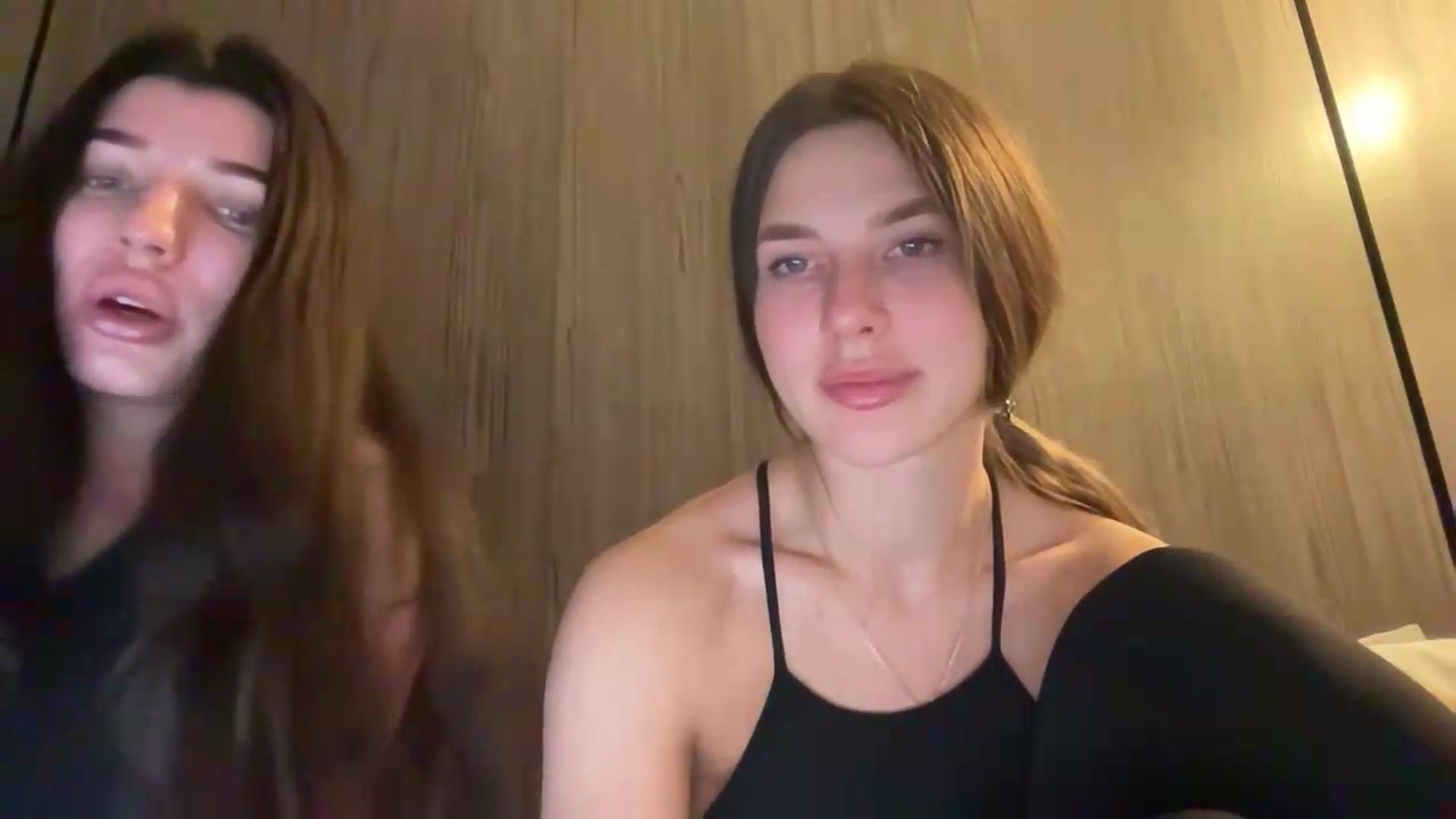 Gallery image thumbnail from kissfreeze's myfreecams stream on, 05/29/2026, 24:50 image 19 of 20