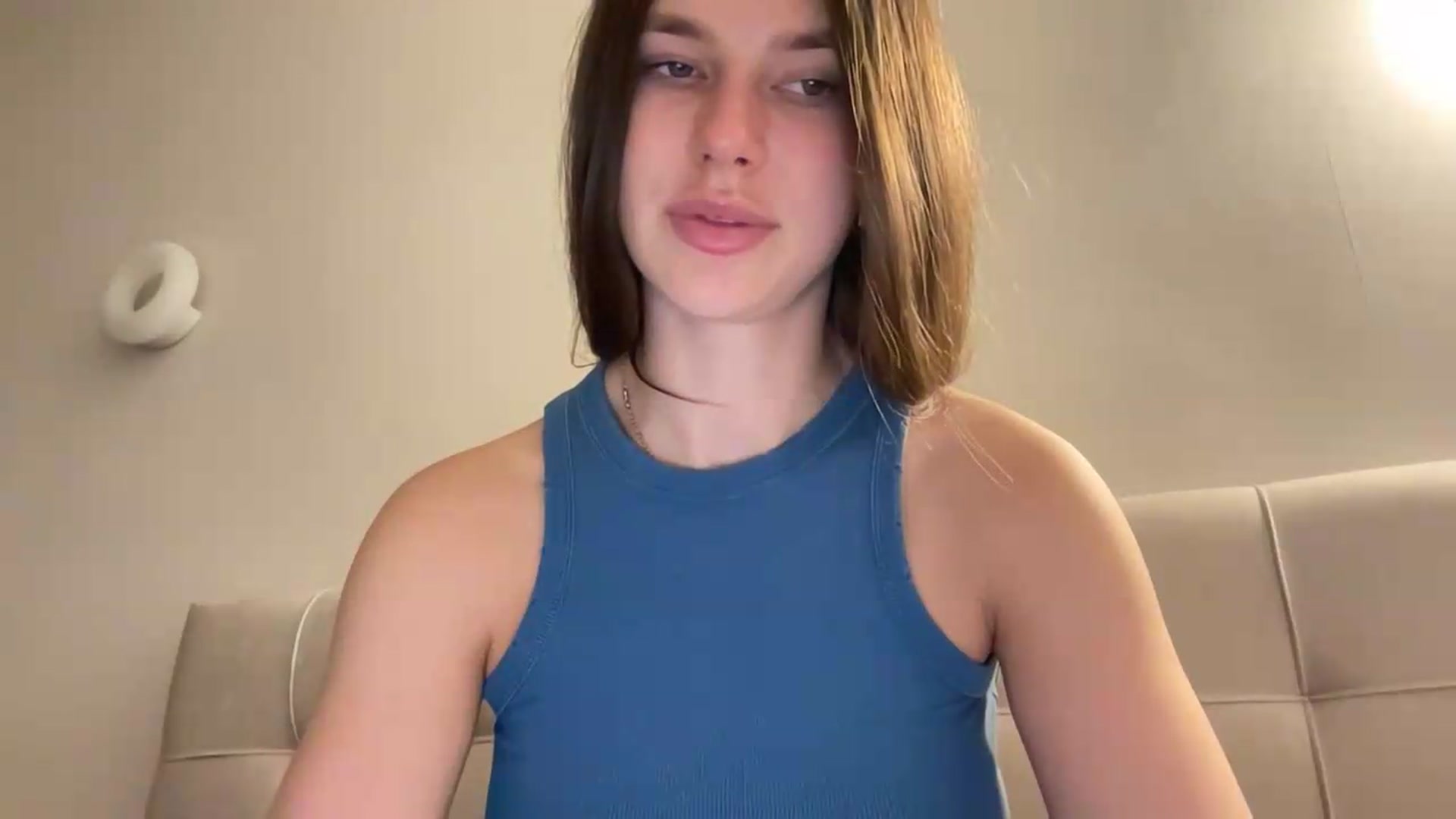 Gallery image thumbnail from kissfreeze's myfreecams stream on, 06/04/2026, 22:12 image 5 of 20