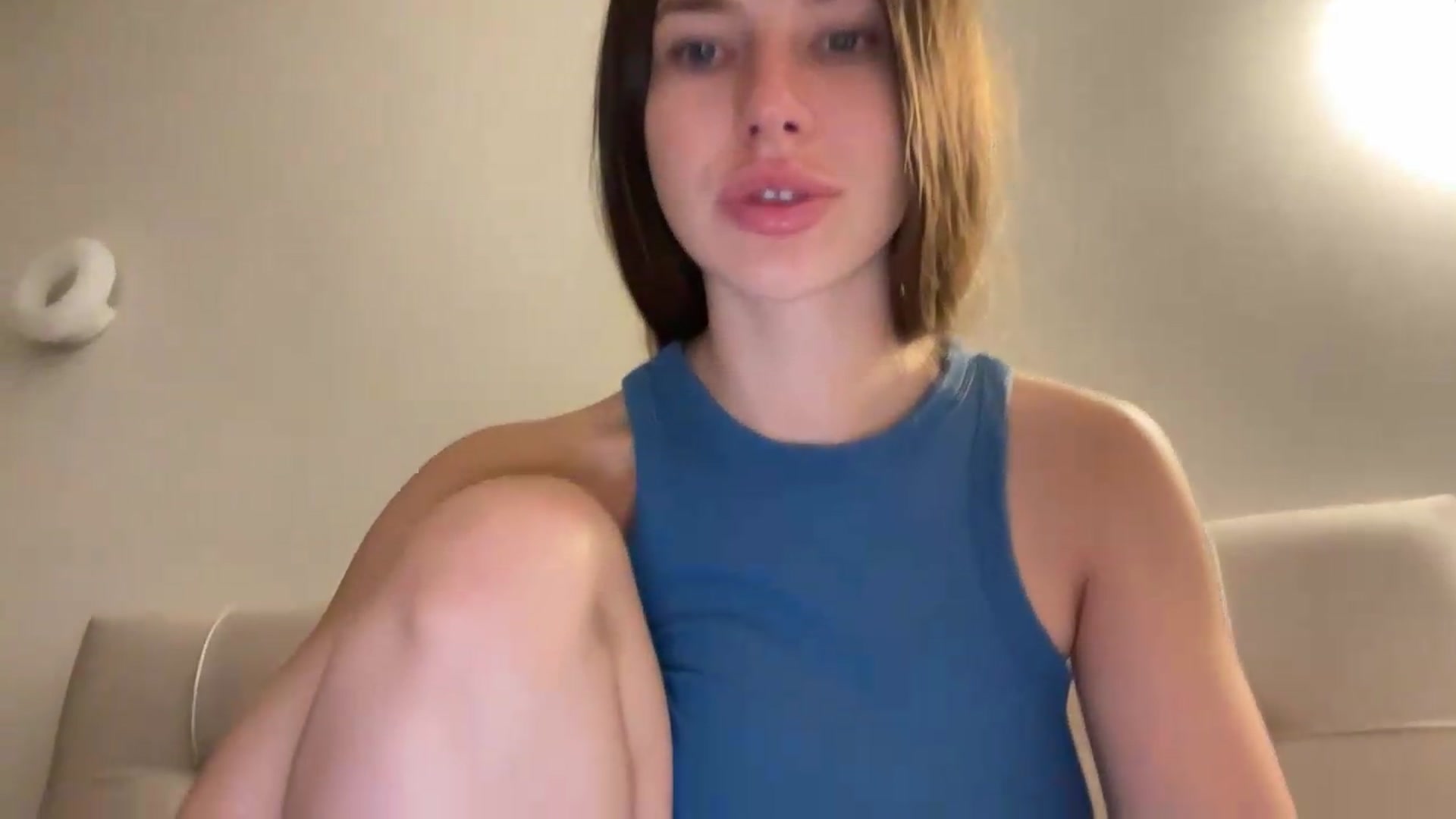 Gallery image thumbnail from kissfreeze's myfreecams stream on, 06/04/2026, 22:12 image 18 of 20