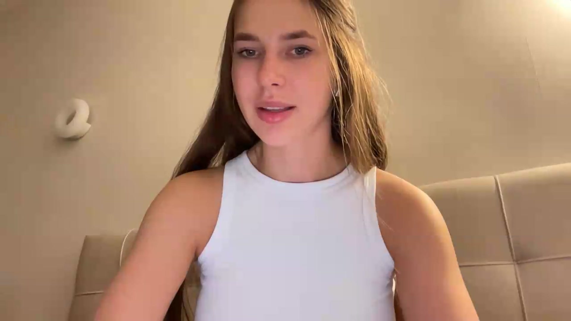 Gallery image thumbnail from kissfreeze's myfreecams stream on, 06/07/2026, 23:25 image 16 of 20