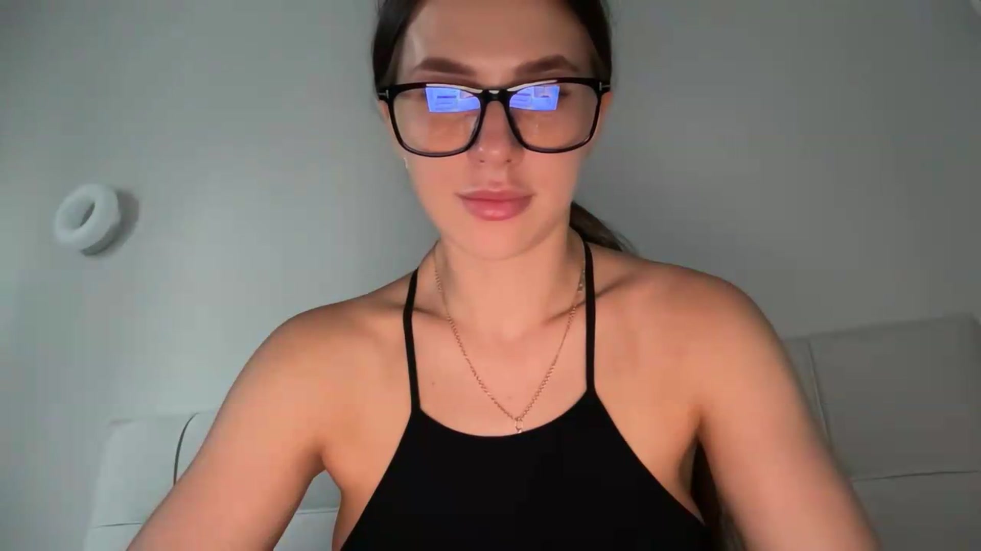 Gallery image thumbnail from kissfreeze's myfreecams stream on, 06/10/2026, 16:15 image 18 of 20