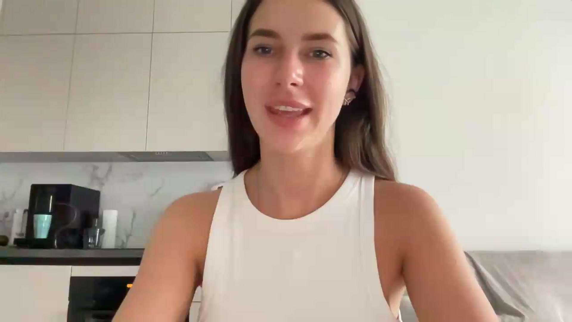 Gallery image thumbnail from kissfreeze's myfreecams stream on, 06/12/2026, 13:14 image 4 of 20