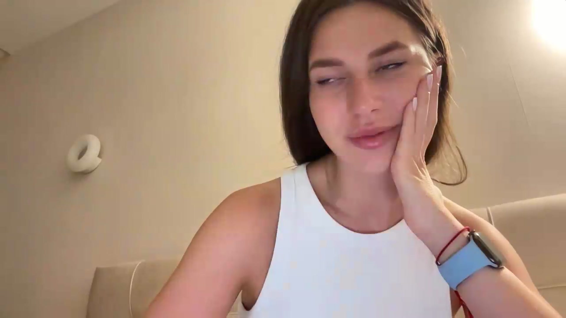 Gallery image thumbnail from kissfreeze's myfreecams stream on, 06/19/2026, 22:31 image 13 of 20