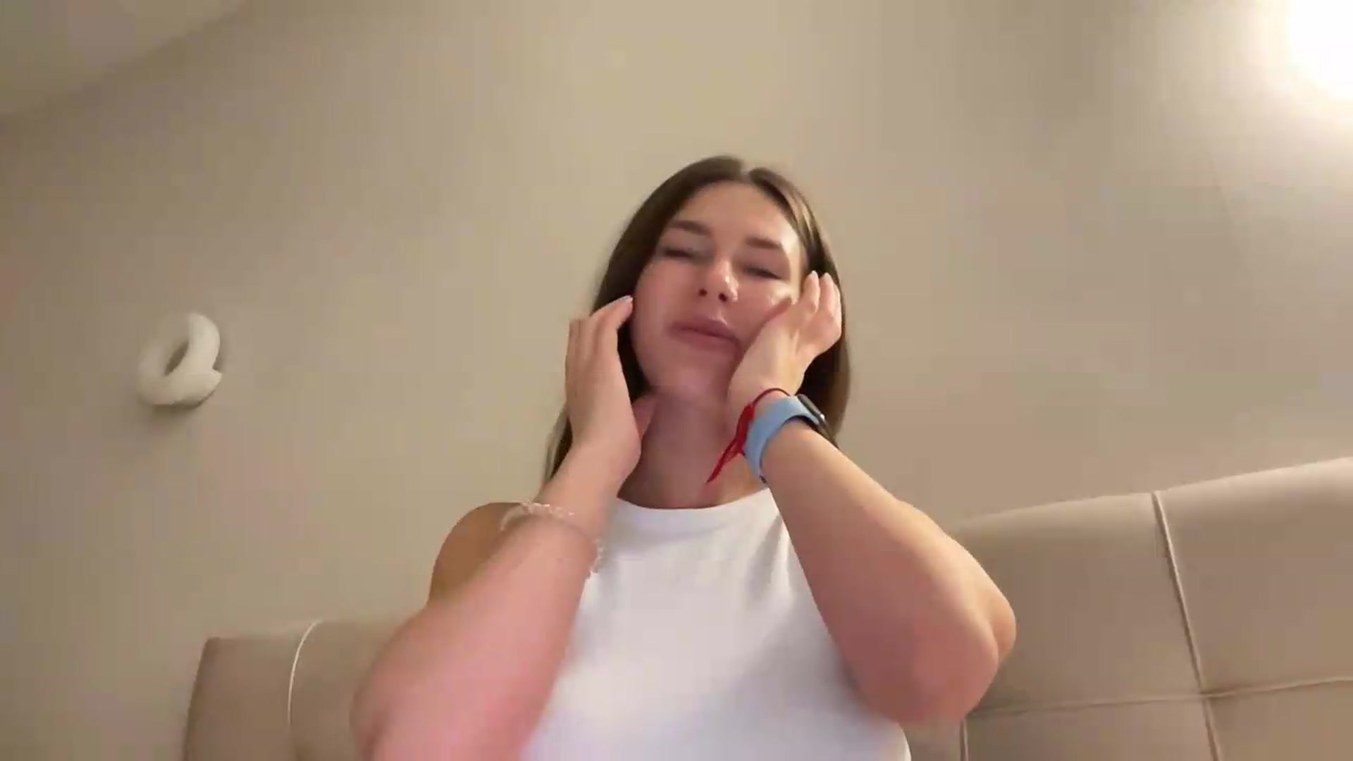 Gallery image thumbnail from kissfreeze's myfreecams stream on, 06/19/2026, 22:31 image 9 of 20