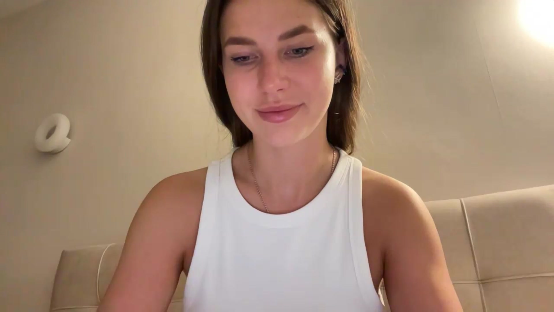 Gallery image thumbnail from kissfreeze's myfreecams stream on, 06/19/2026, 22:31 image 4 of 20