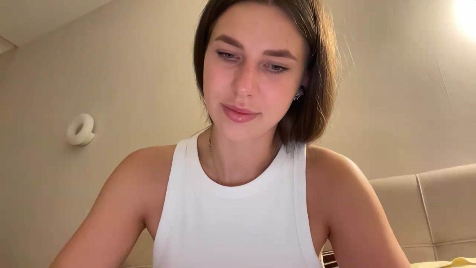 Gallery image thumbnail from kissfreeze's myfreecams stream on, 06/19/2026, 23:03 image 9 of 20