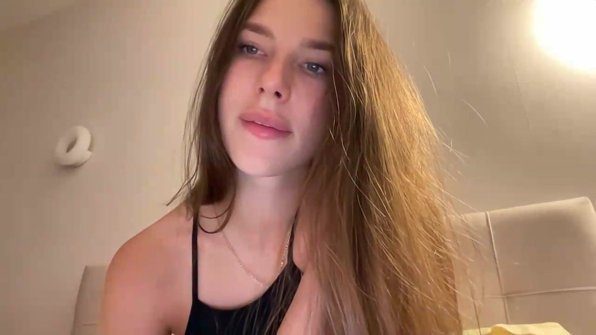 Gallery image thumbnail from kissfreeze's myfreecams stream on, 06/23/2026, 23:16 image 13 of 20
