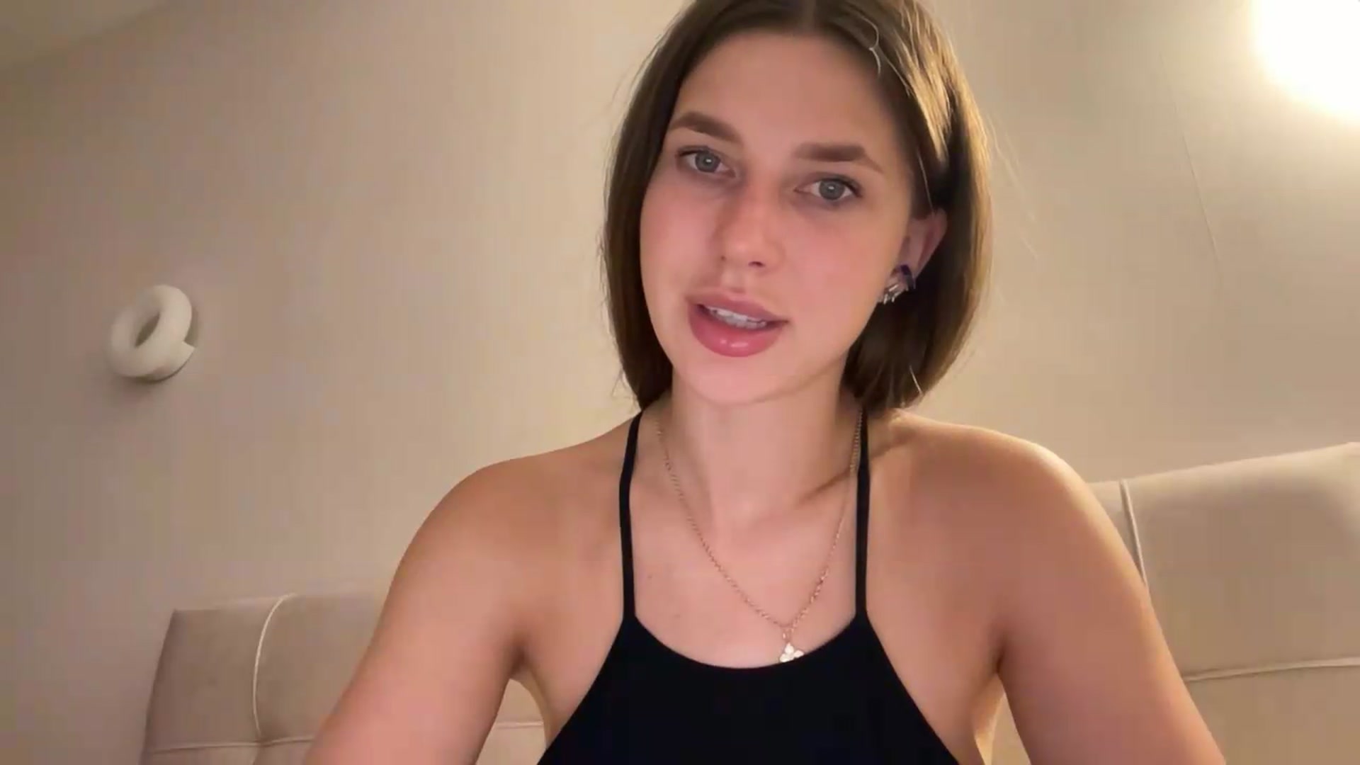 Gallery image thumbnail from kissfreeze's myfreecams stream on, 06/23/2026, 23:16 image 19 of 20