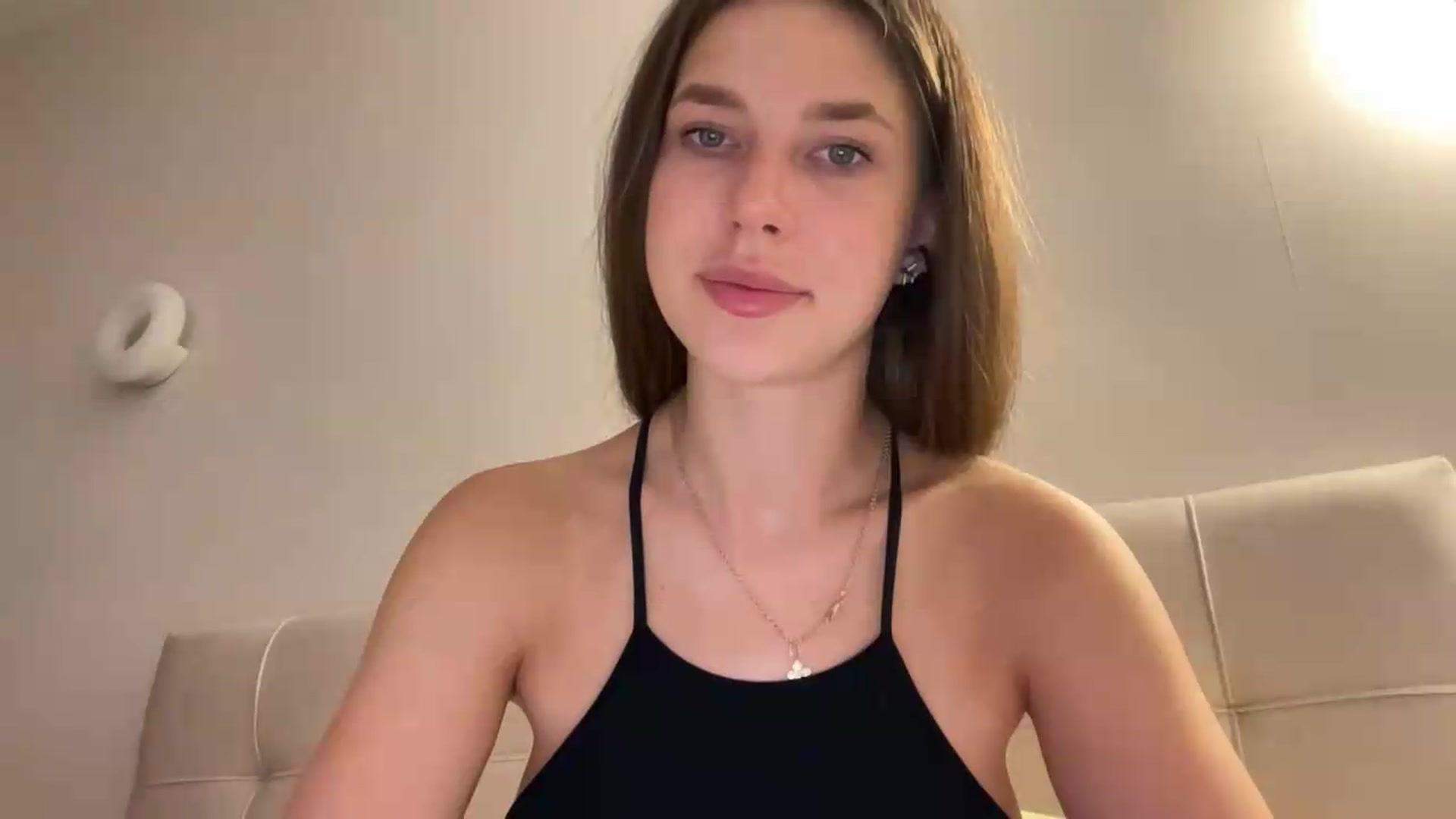 Gallery image thumbnail from kissfreeze's myfreecams stream on, 06/23/2026, 23:16 image 18 of 20