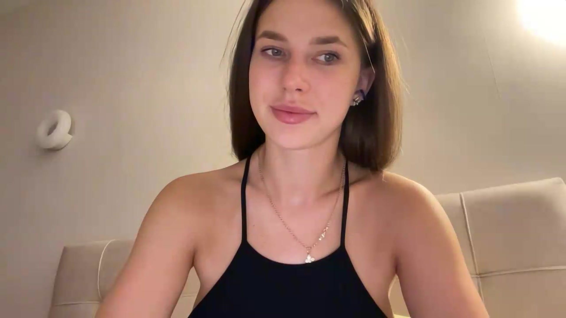 Gallery image thumbnail from kissfreeze's myfreecams stream on, 06/23/2026, 23:16 image 17 of 20