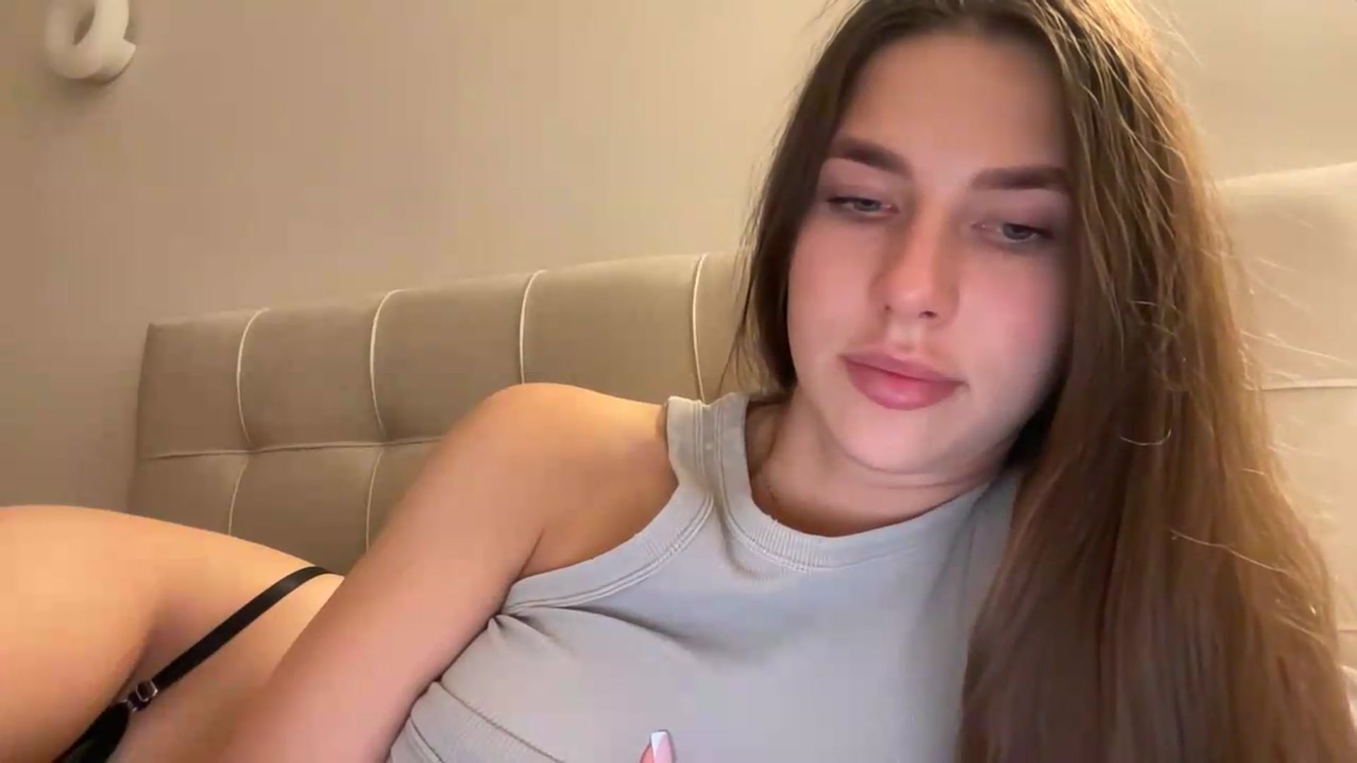 Gallery image thumbnail from kissfreeze's myfreecams stream on, 06/27/2026, 22:40 image 15 of 20