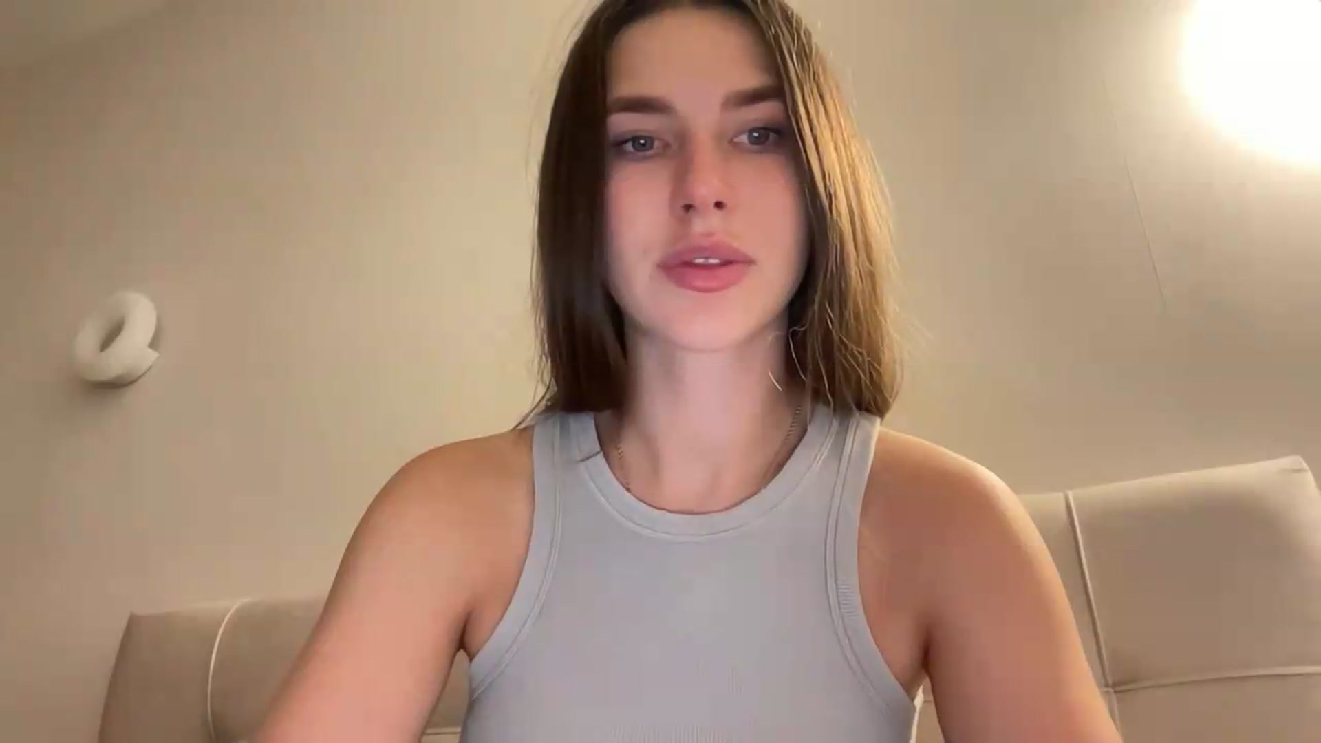 Gallery image thumbnail from kissfreeze's myfreecams stream on, 06/27/2026, 22:40 image 4 of 20