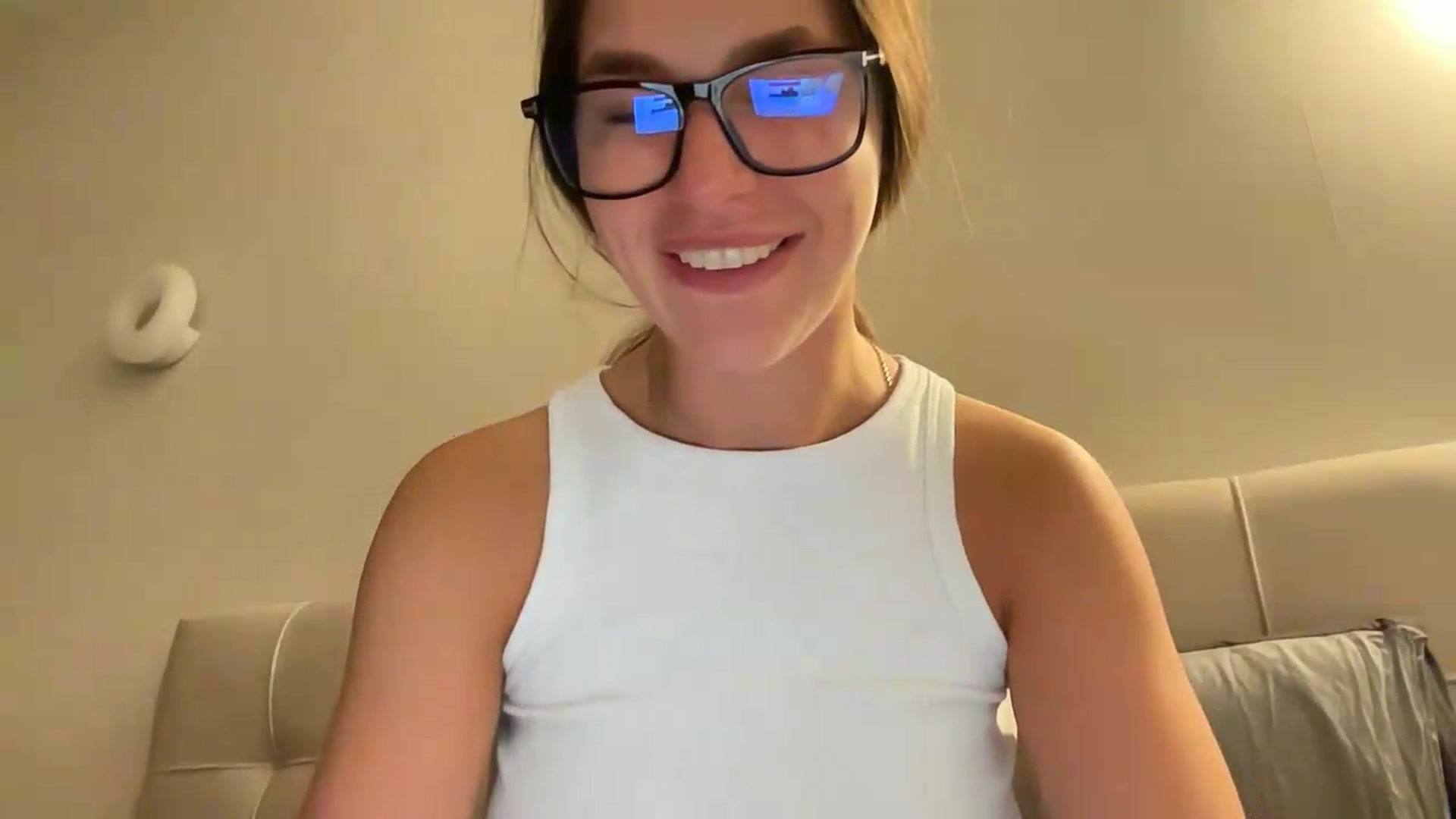 Gallery image thumbnail from kissfreeze's myfreecams stream on, 06/28/2026, 22:34 image 19 of 20
