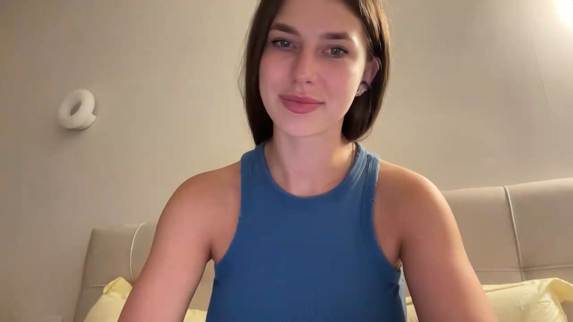 Gallery image thumbnail from kissfreeze's myfreecams stream on, 07/04/2026, 22:57 image 2 of 20
