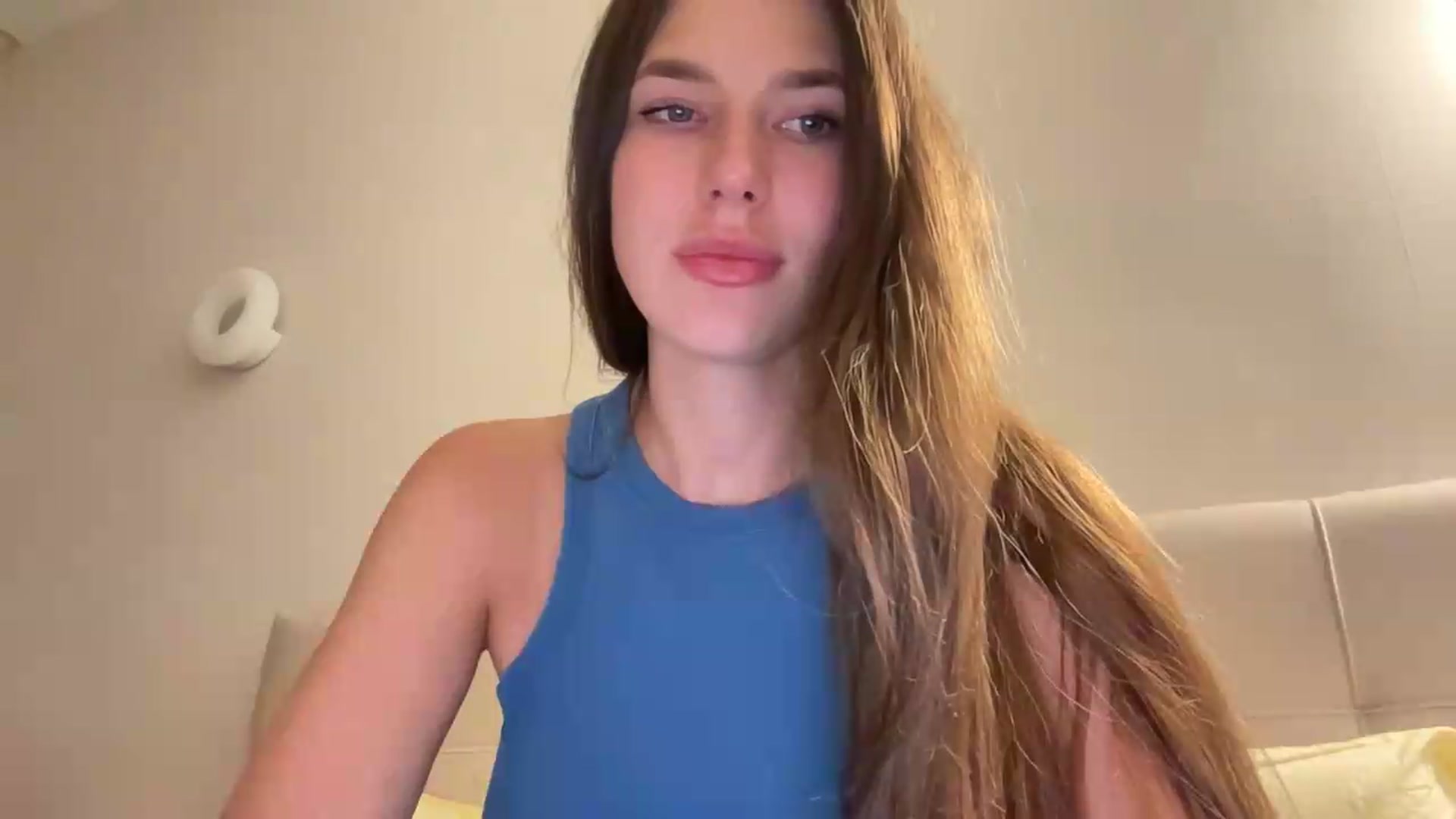 Gallery image thumbnail from kissfreeze's myfreecams stream on, 07/04/2026, 22:57 image 13 of 20