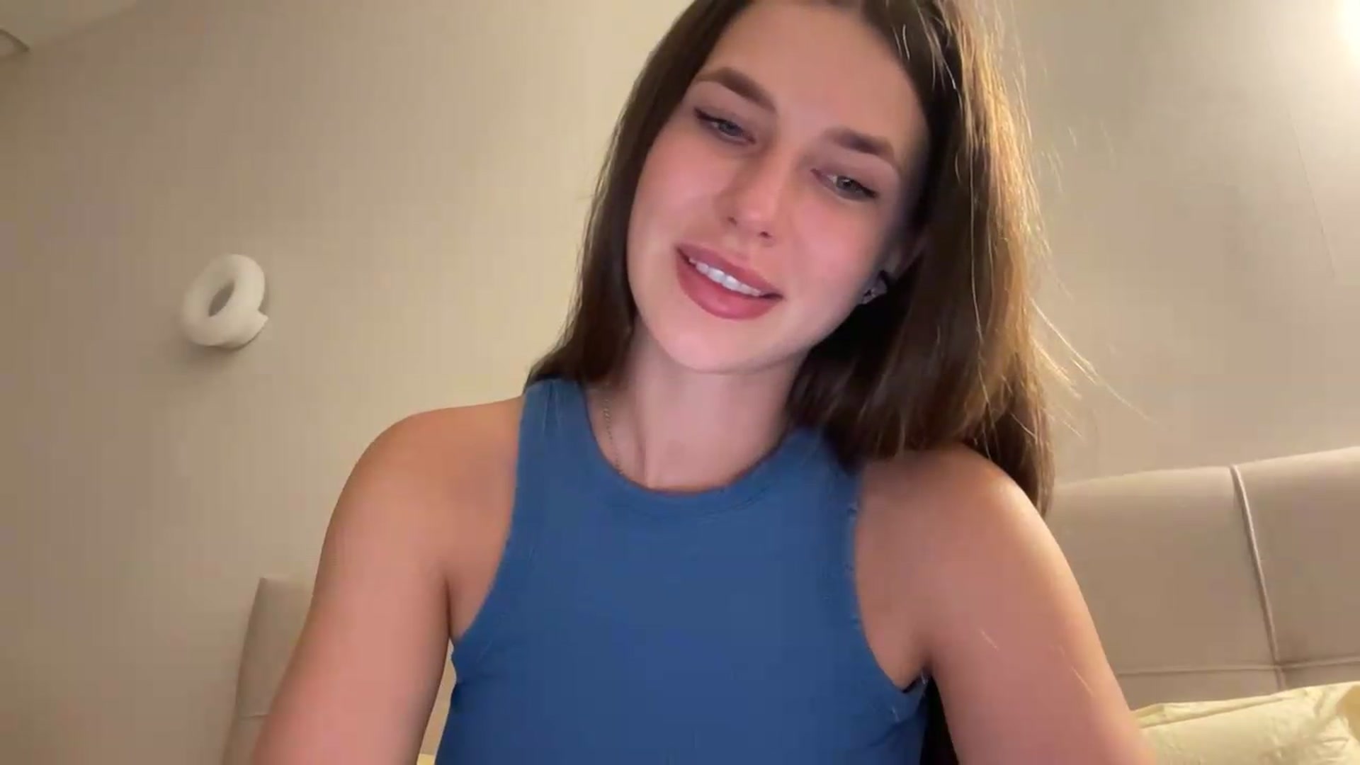 Gallery image thumbnail from kissfreeze's myfreecams stream on, 07/04/2026, 22:57 image 20 of 20