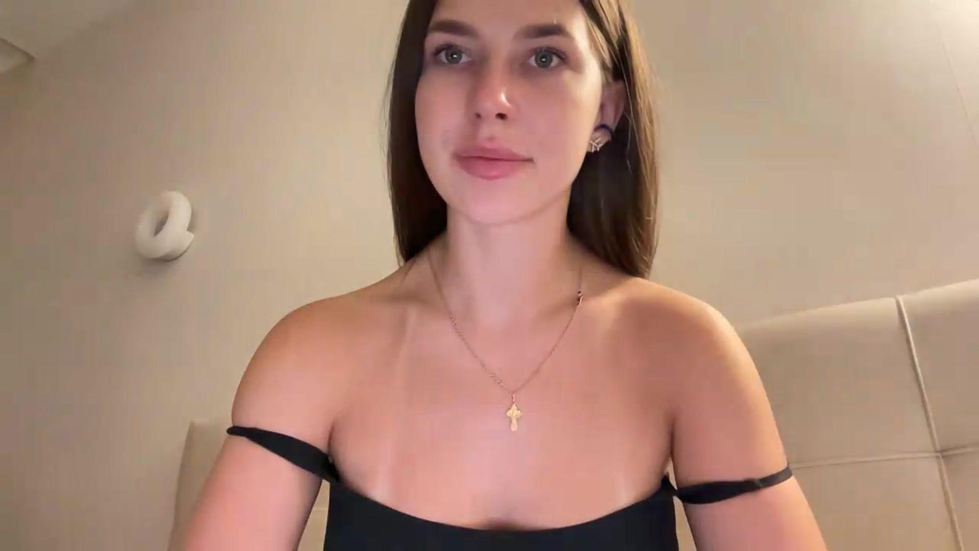 Gallery image thumbnail from kissfreeze's myfreecams stream on, 07/05/2026, 22:15 image 7 of 20