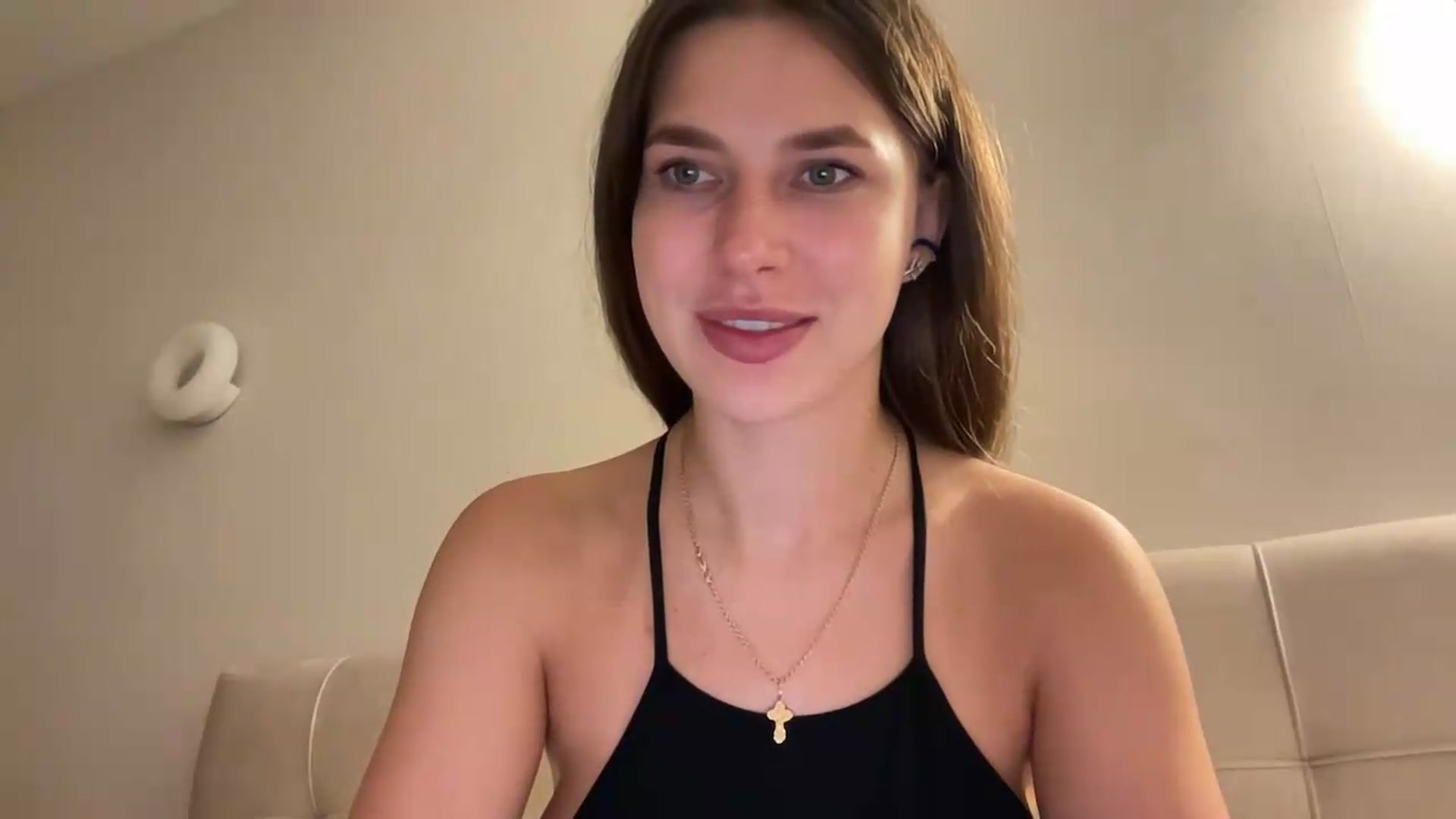 Gallery image thumbnail from kissfreeze's myfreecams stream on, 07/08/2026, 21:55 image 7 of 20