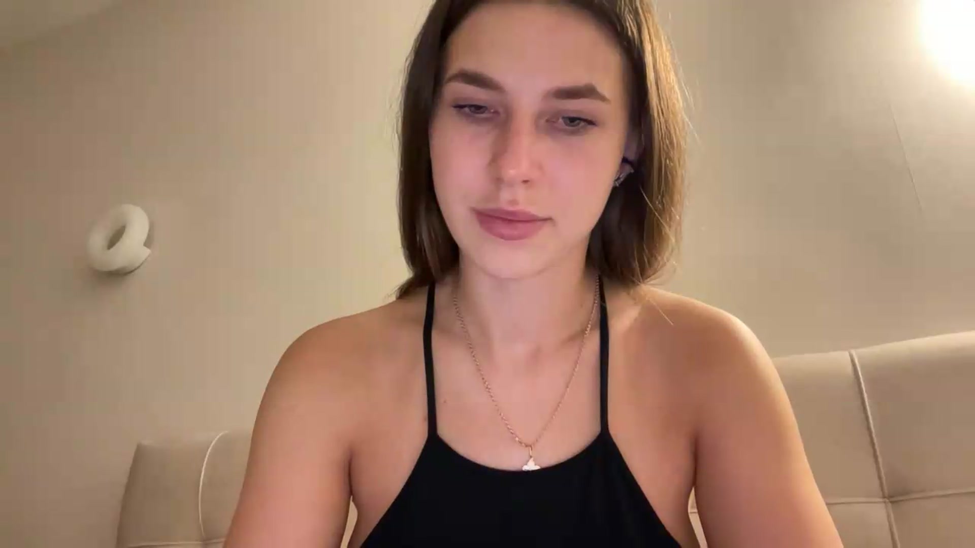 Gallery image thumbnail from kissfreeze's myfreecams stream on, 07/08/2026, 21:55 image 19 of 20