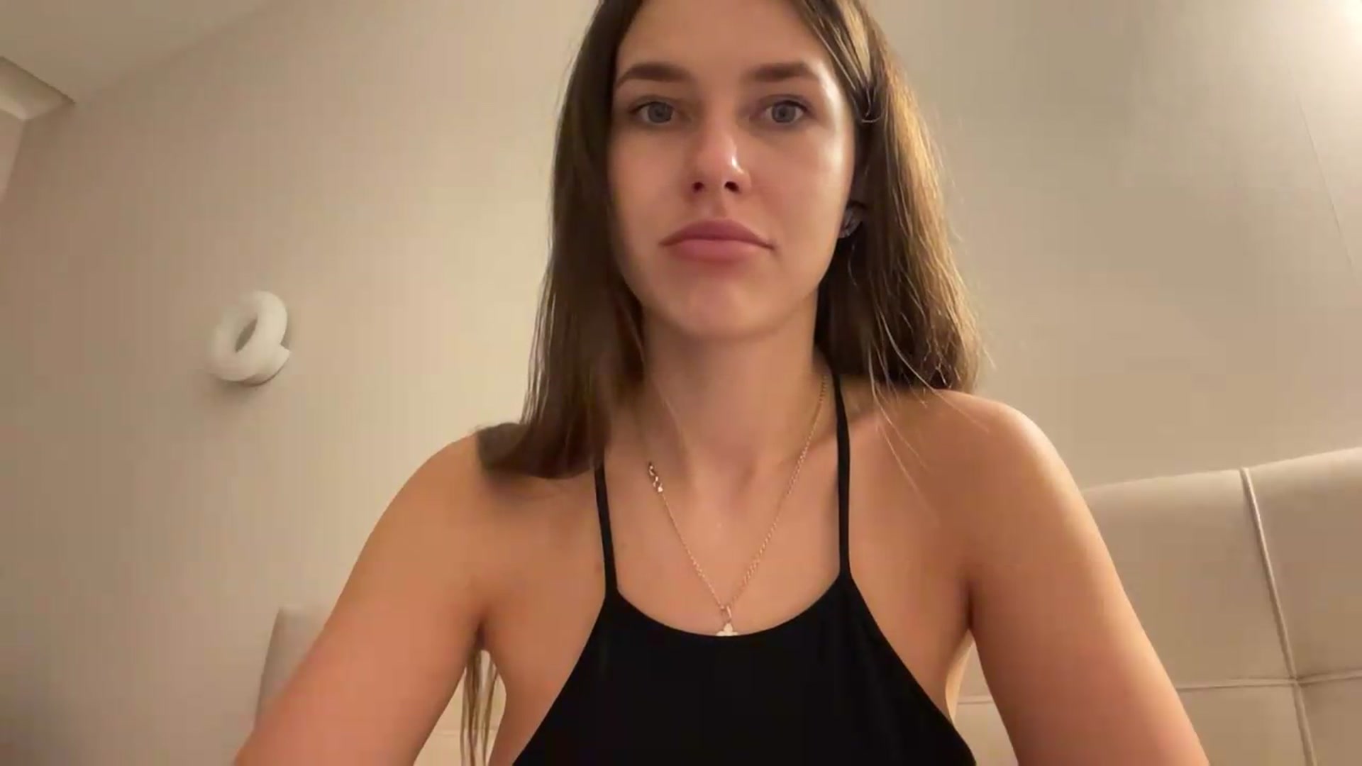 Gallery image thumbnail from kissfreeze's myfreecams stream on, 07/08/2026, 21:55 image 5 of 20