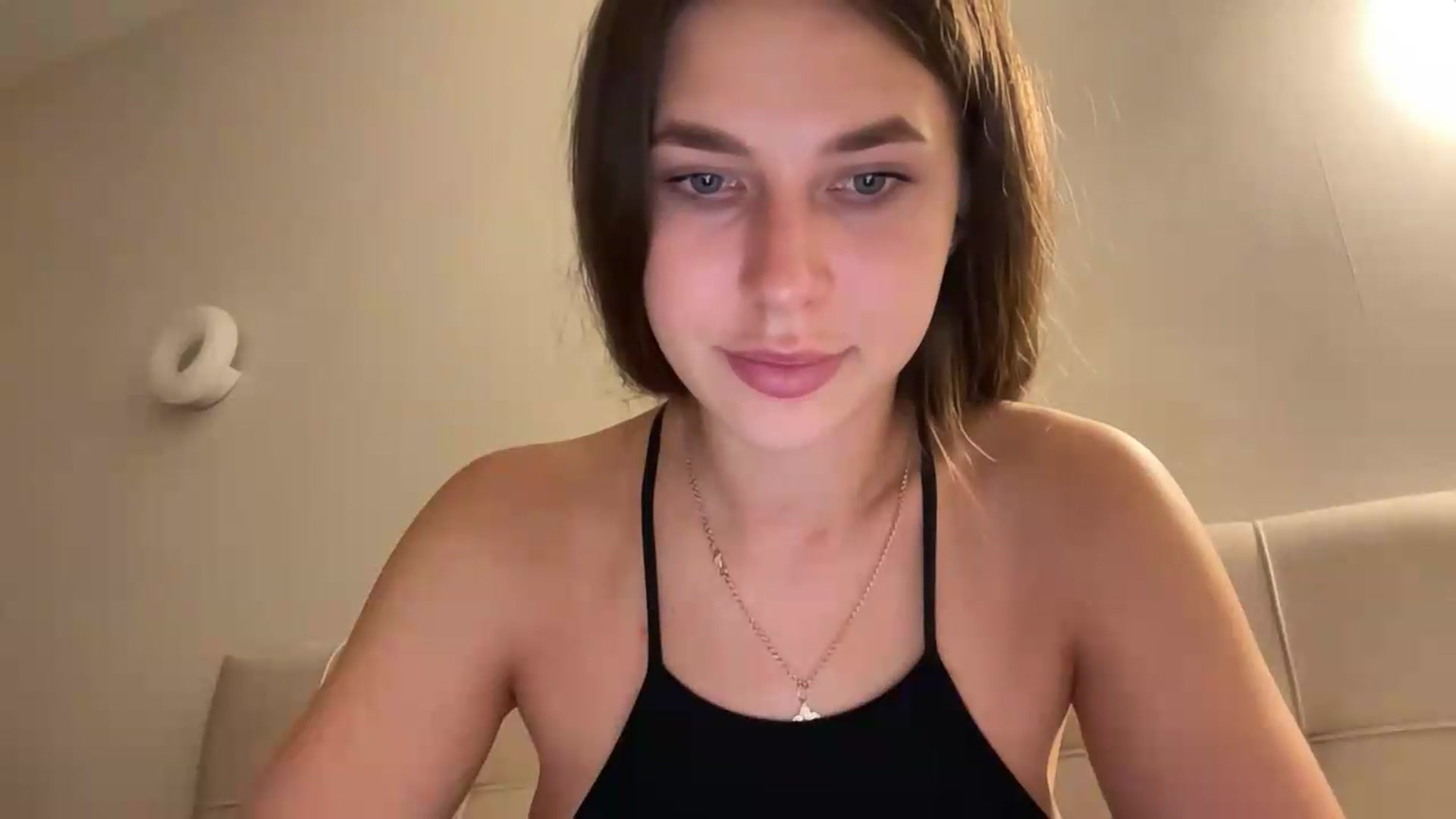 Gallery image thumbnail from kissfreeze's myfreecams stream on, 07/08/2026, 21:55 image 10 of 20