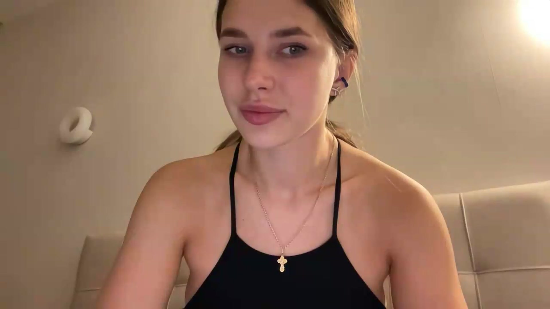 Gallery image thumbnail from kissfreeze's myfreecams stream on, 07/10/2026, 21:53 image 13 of 20