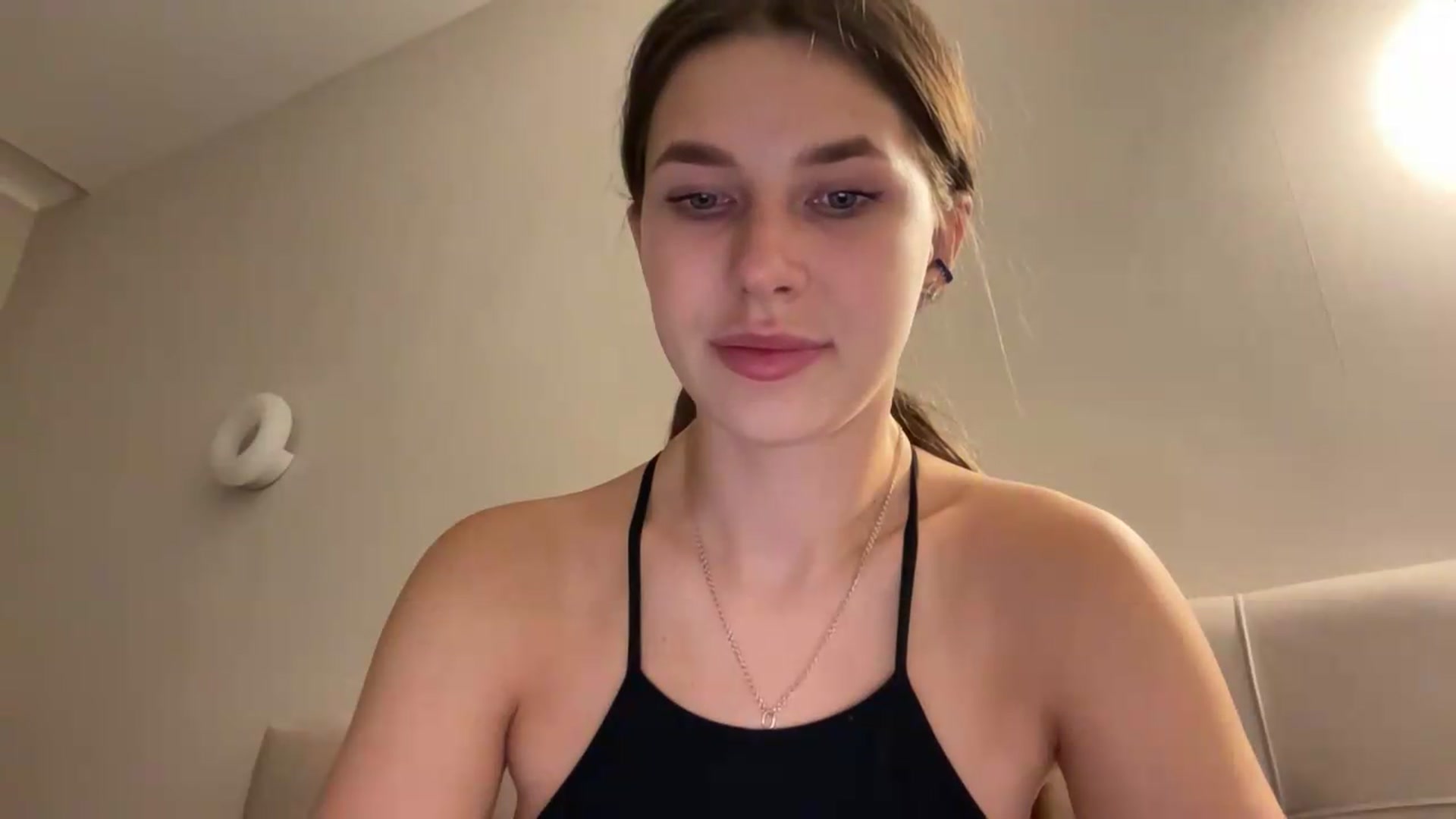 Gallery image thumbnail from kissfreeze's myfreecams stream on, 07/10/2026, 21:53 image 4 of 20