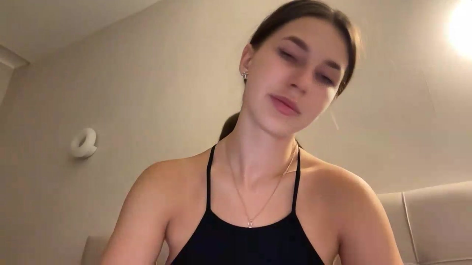 Gallery image thumbnail from kissfreeze's myfreecams stream on, 07/10/2026, 21:53 image 2 of 20