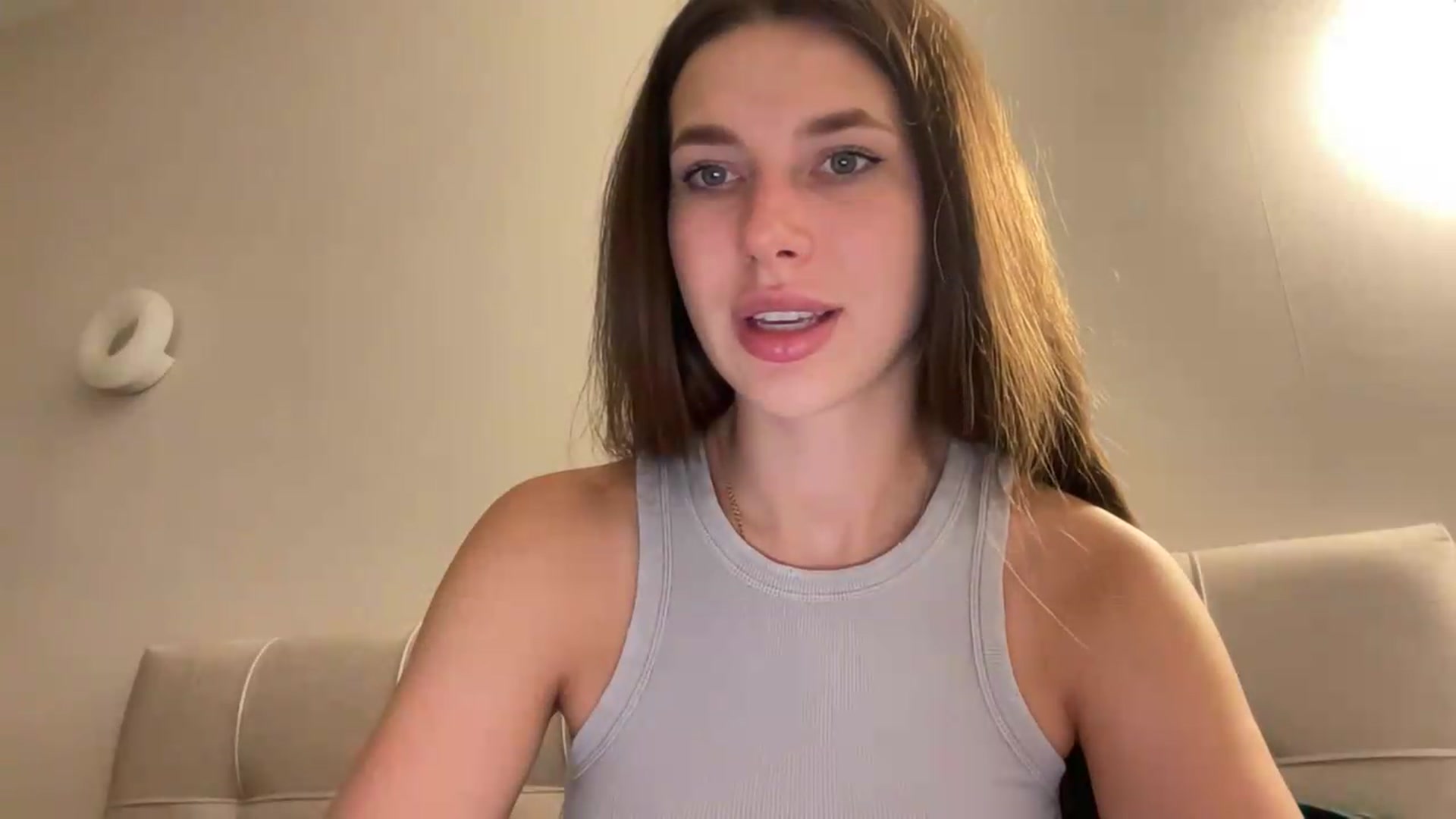 Gallery image thumbnail from kissfreeze's myfreecams stream on, 07/11/2026, 21:55 image 7 of 20