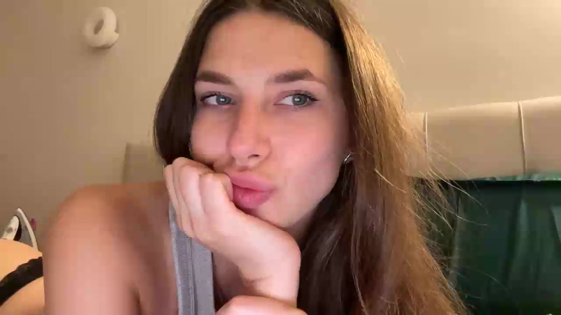 Gallery image thumbnail from kissfreeze's myfreecams stream on, 07/11/2026, 23:14 image 1 of 20