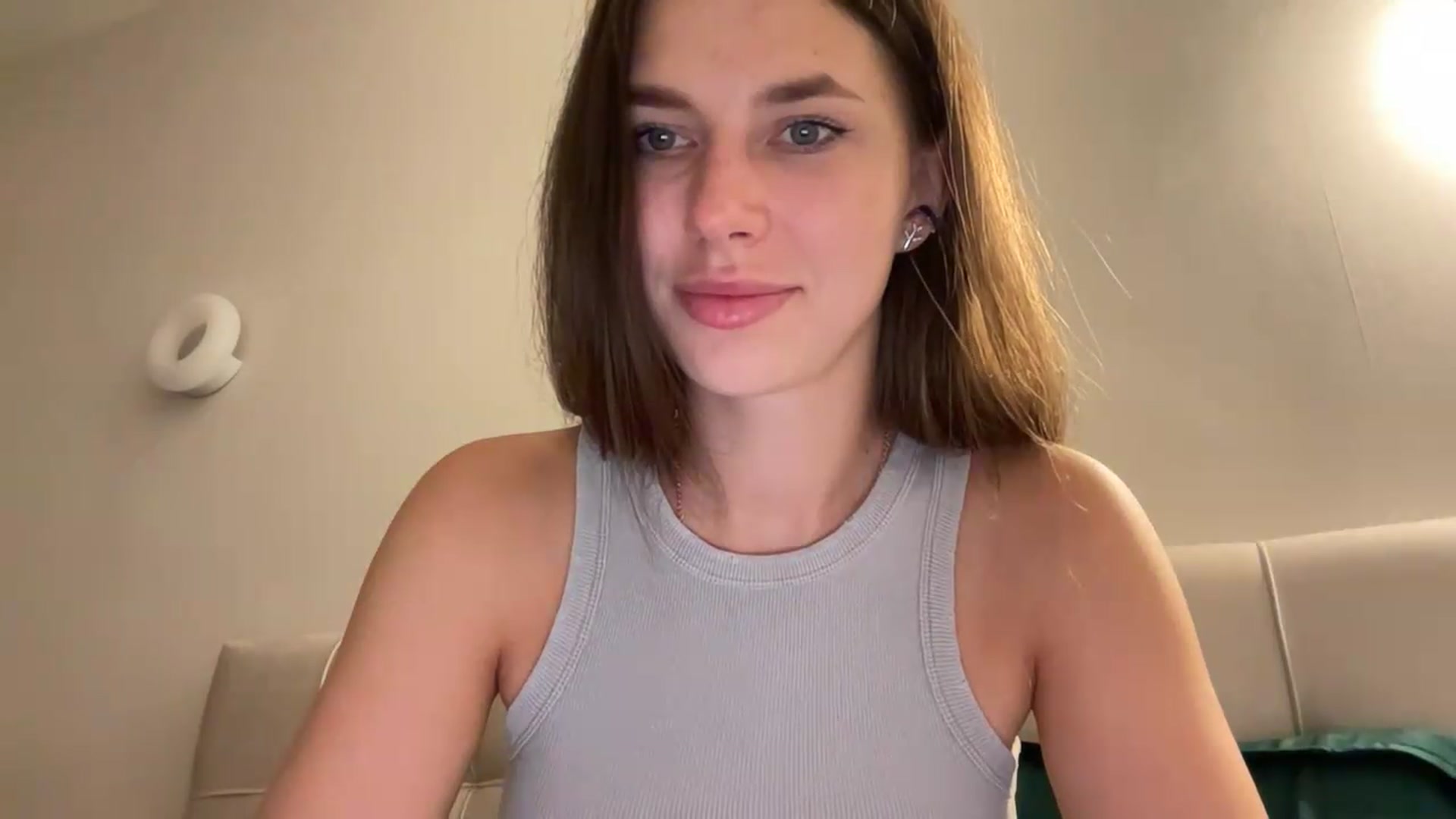 Gallery image thumbnail from kissfreeze's myfreecams stream on, 07/11/2026, 23:14 image 13 of 20