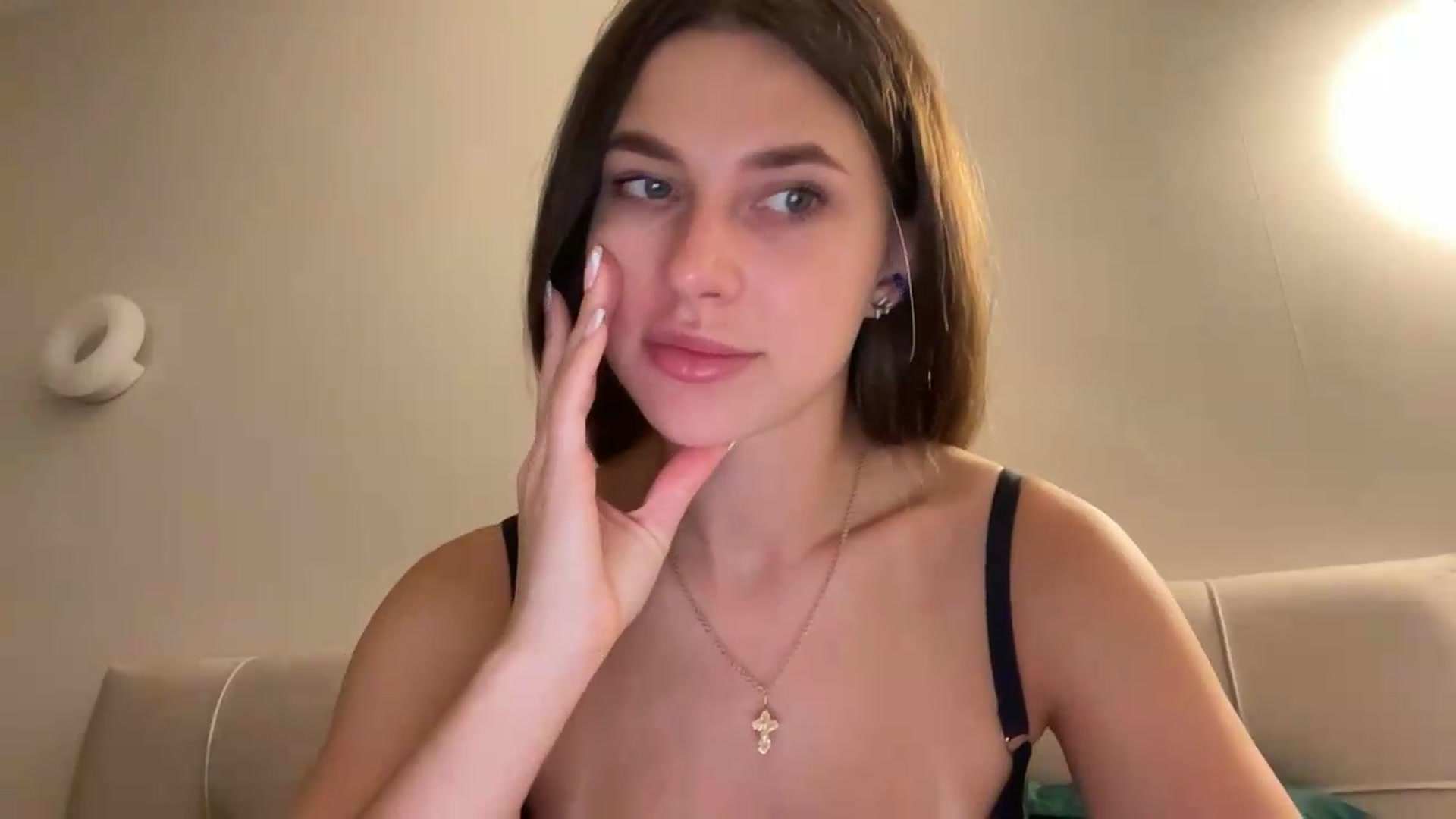 Gallery image thumbnail from kissfreeze's myfreecams stream on, 07/12/2026, 20:19 image 9 of 20