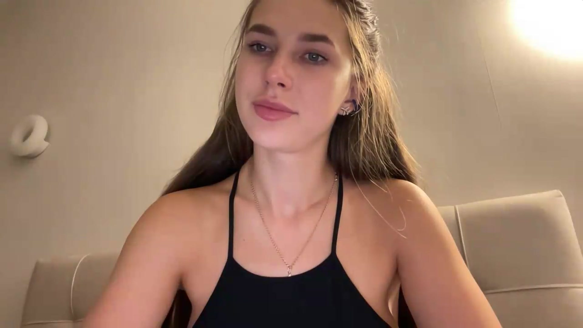 Gallery image thumbnail from kissfreeze's myfreecams stream on, 07/13/2026, 17:59 image 6 of 20