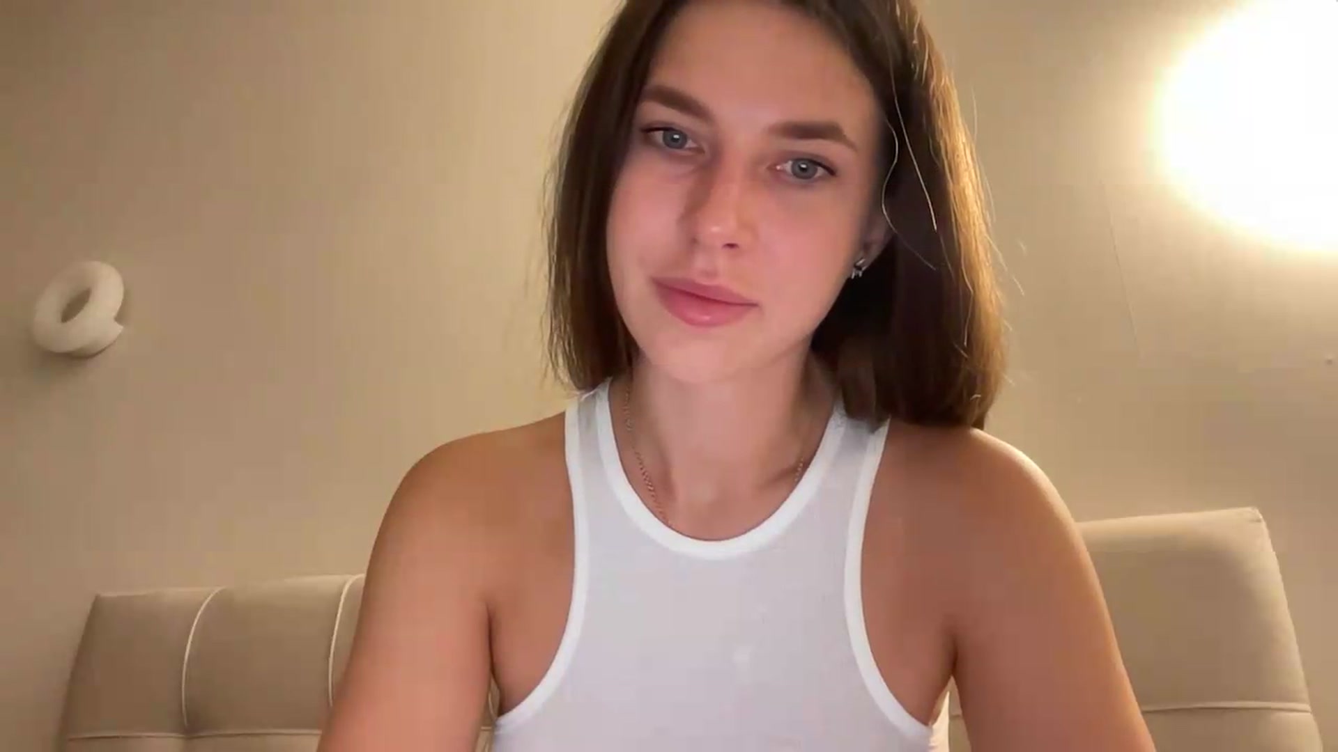 Gallery image thumbnail from kissfreeze's myfreecams stream on, 07/17/2026, 21:33 image 4 of 20