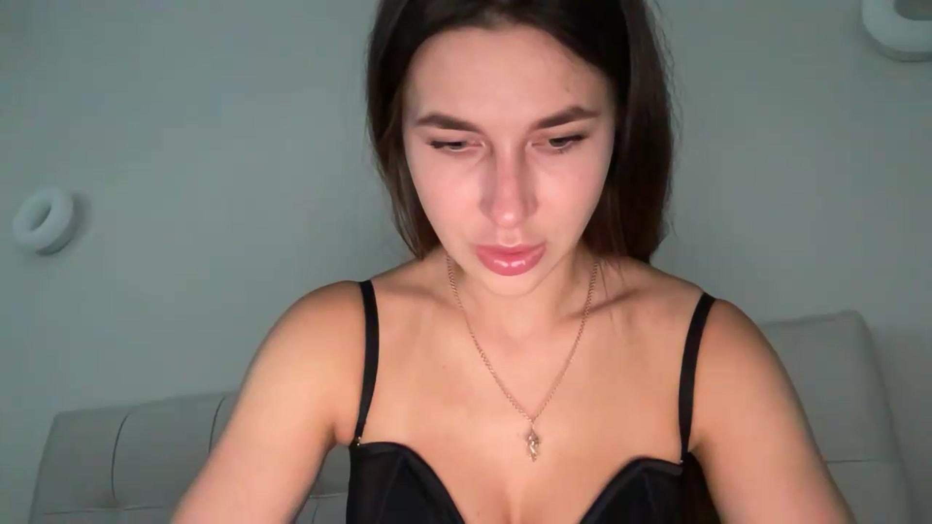 Gallery image thumbnail from kissfreeze's myfreecams stream on, 07/20/2026, 16:30 image 18 of 20