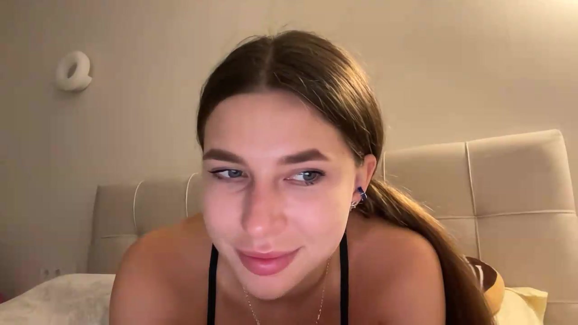 Gallery image thumbnail from kissfreeze's myfreecams stream on, 07/21/2026, 15:54 image 19 of 20