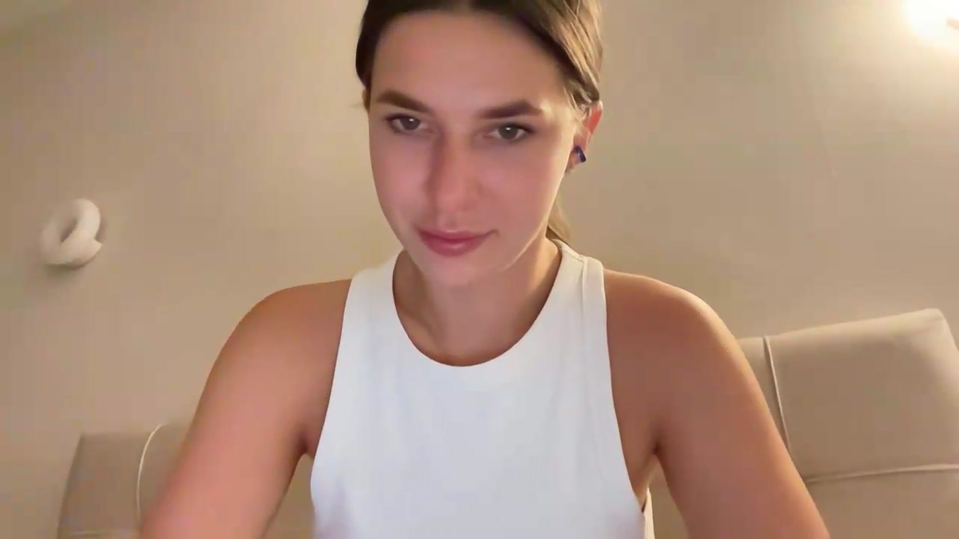Gallery image thumbnail from kissfreeze's myfreecams stream on, 07/21/2026, 21:17 image 4 of 20