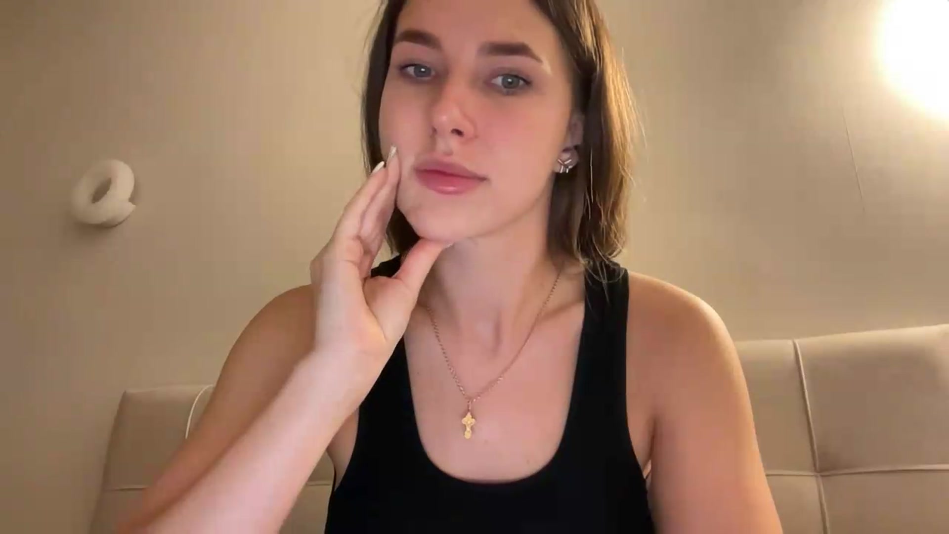 Gallery image thumbnail from kissfreeze's myfreecams stream on, 07/26/2026, 21:03 image 4 of 20