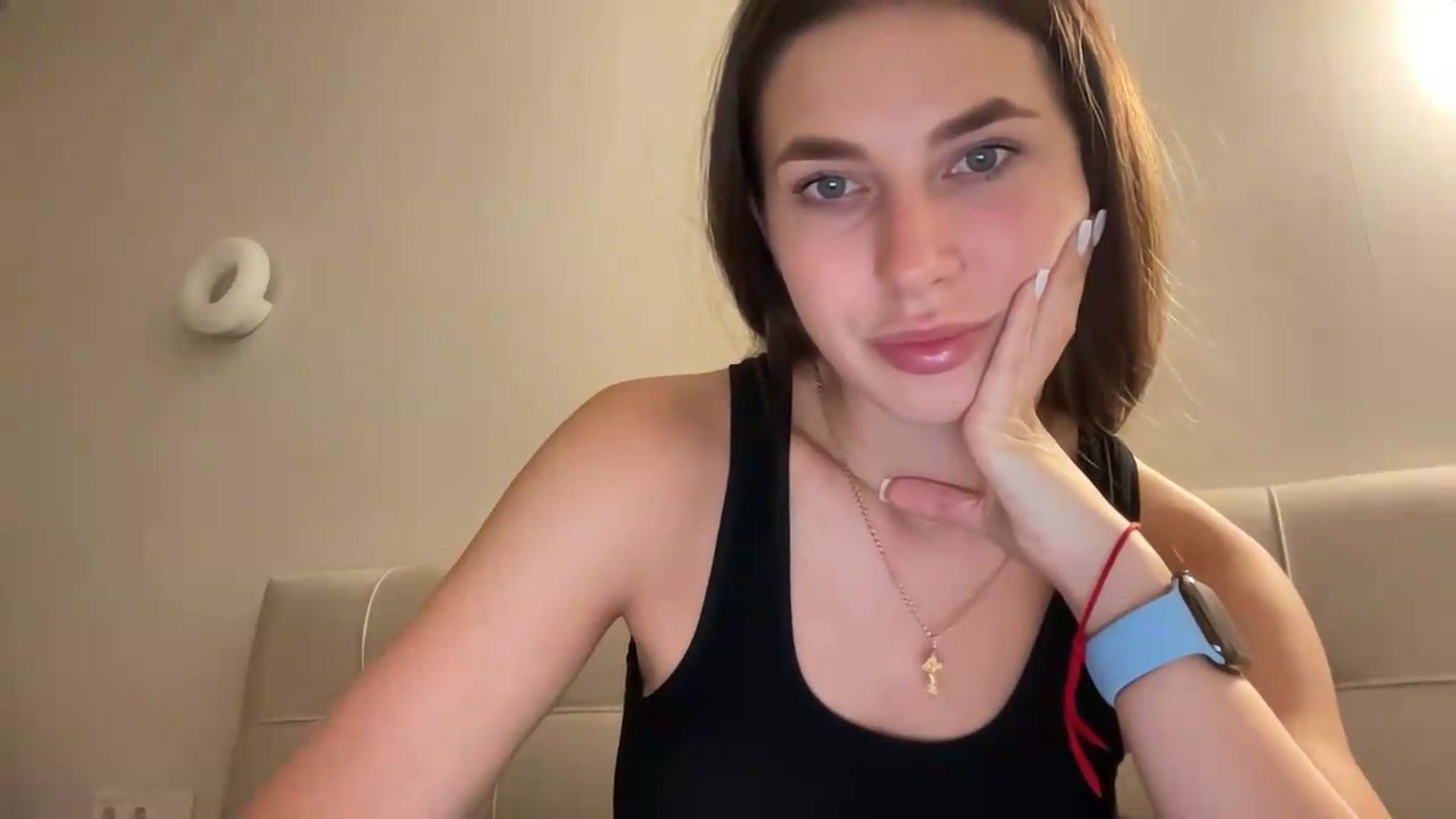 Gallery image thumbnail from kissfreeze's myfreecams stream on, 07/26/2026, 21:03 image 16 of 20