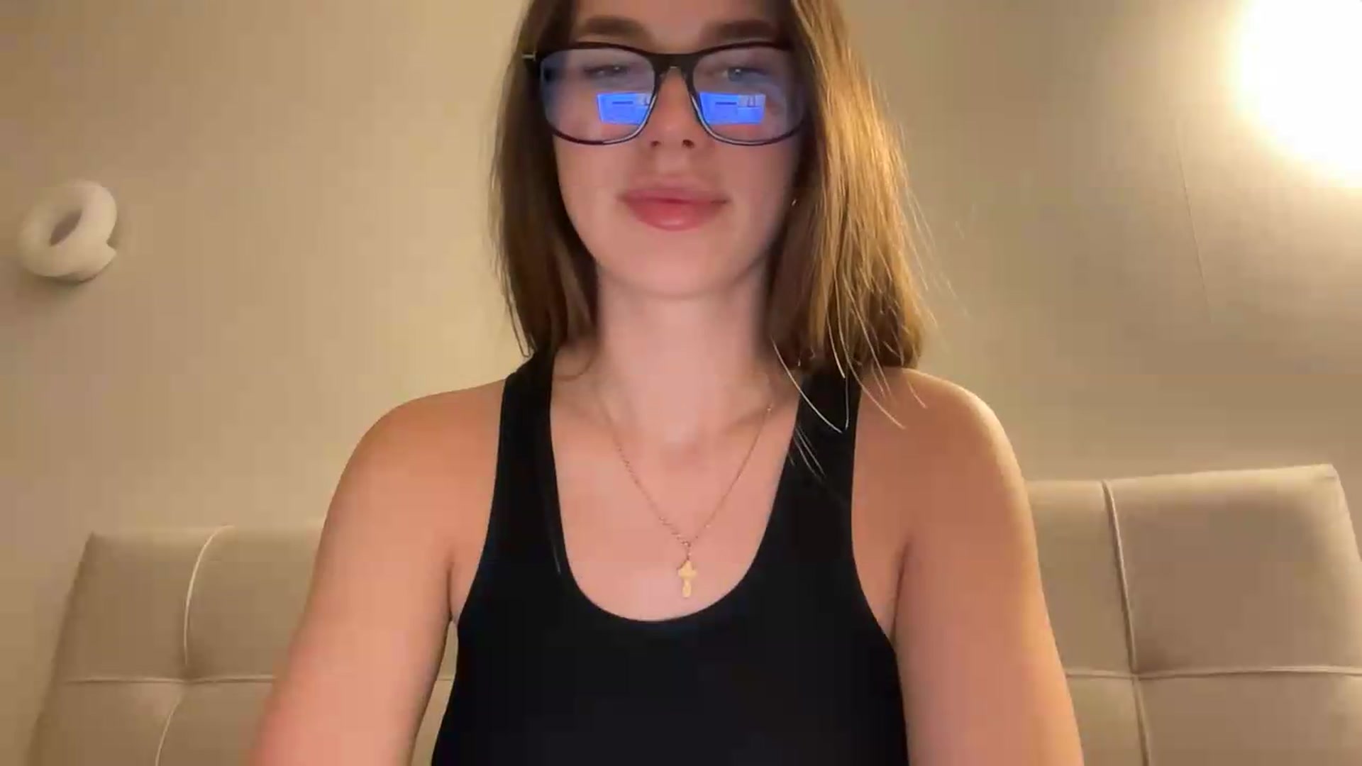 Gallery image thumbnail from kissfreeze's myfreecams stream on, 07/26/2026, 21:35 image 17 of 20