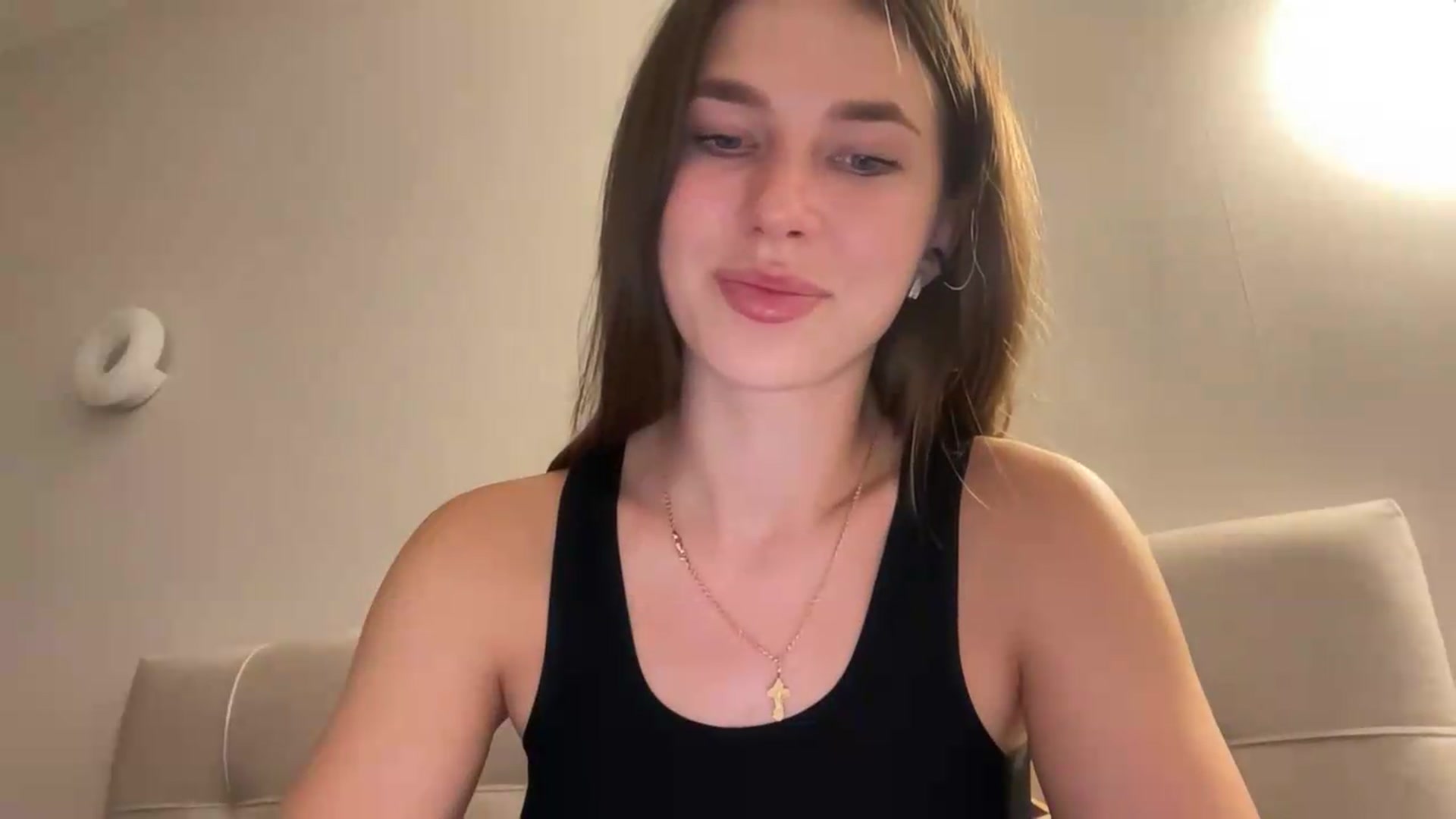 Gallery image thumbnail from kissfreeze's myfreecams stream on, 07/29/2026, 21:16 image 3 of 20