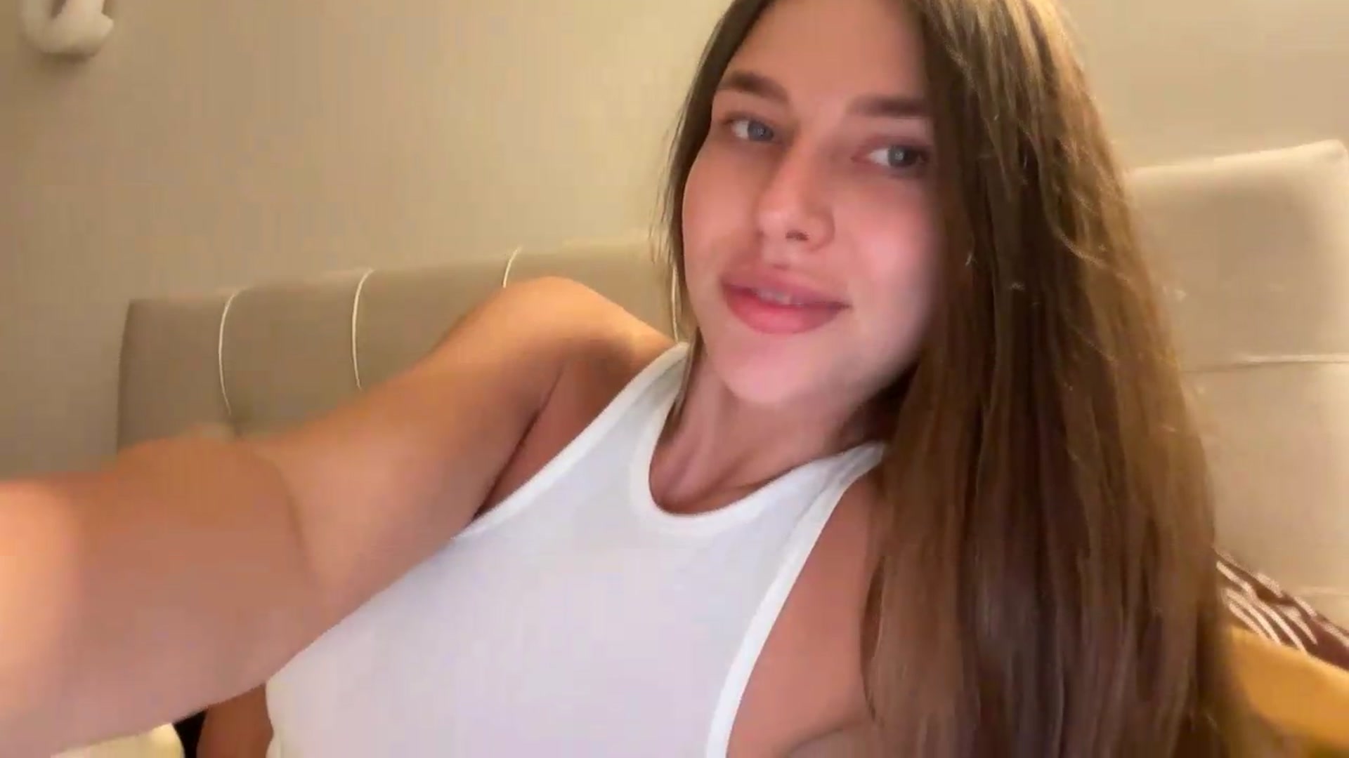 Gallery image thumbnail from kissfreeze's myfreecams stream on, 07/31/2026, 22:33 image 13 of 20