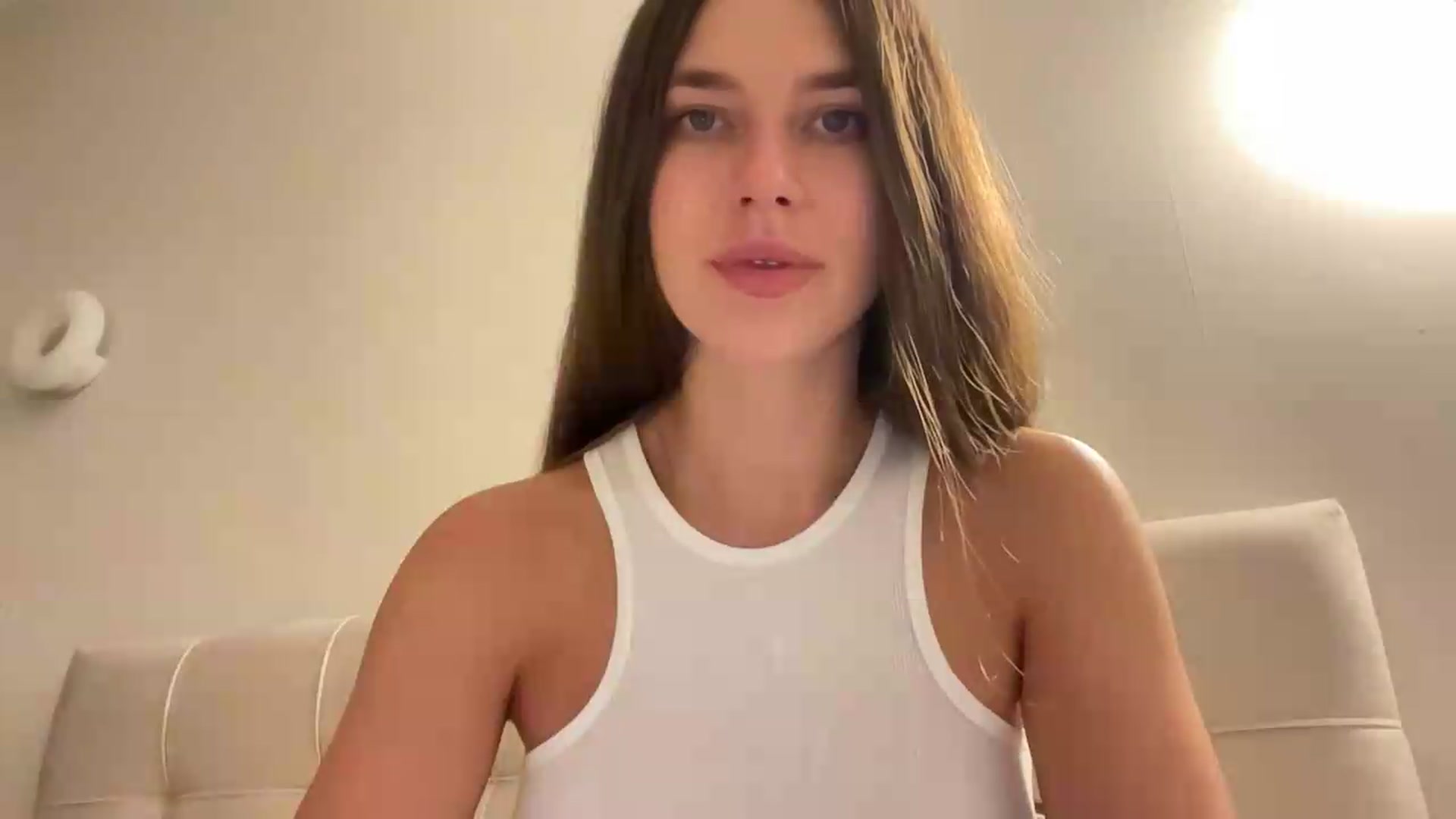 Gallery image thumbnail from kissfreeze's myfreecams stream on, 07/31/2026, 22:33 image 5 of 20