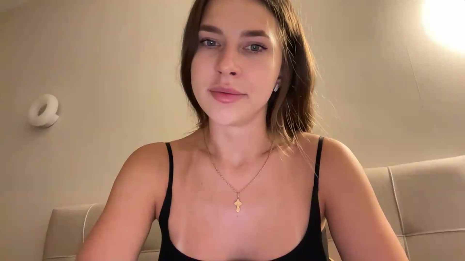 Gallery image thumbnail from kissfreeze's myfreecams stream on, 08/02/2026, 22:33 image 5 of 20