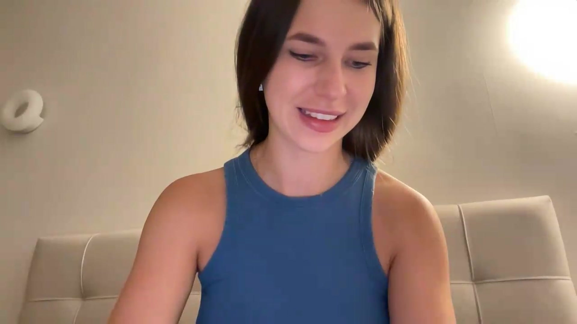 Gallery image thumbnail from kissfreeze's myfreecams stream on, 08/03/2026, 22:30 image 13 of 20