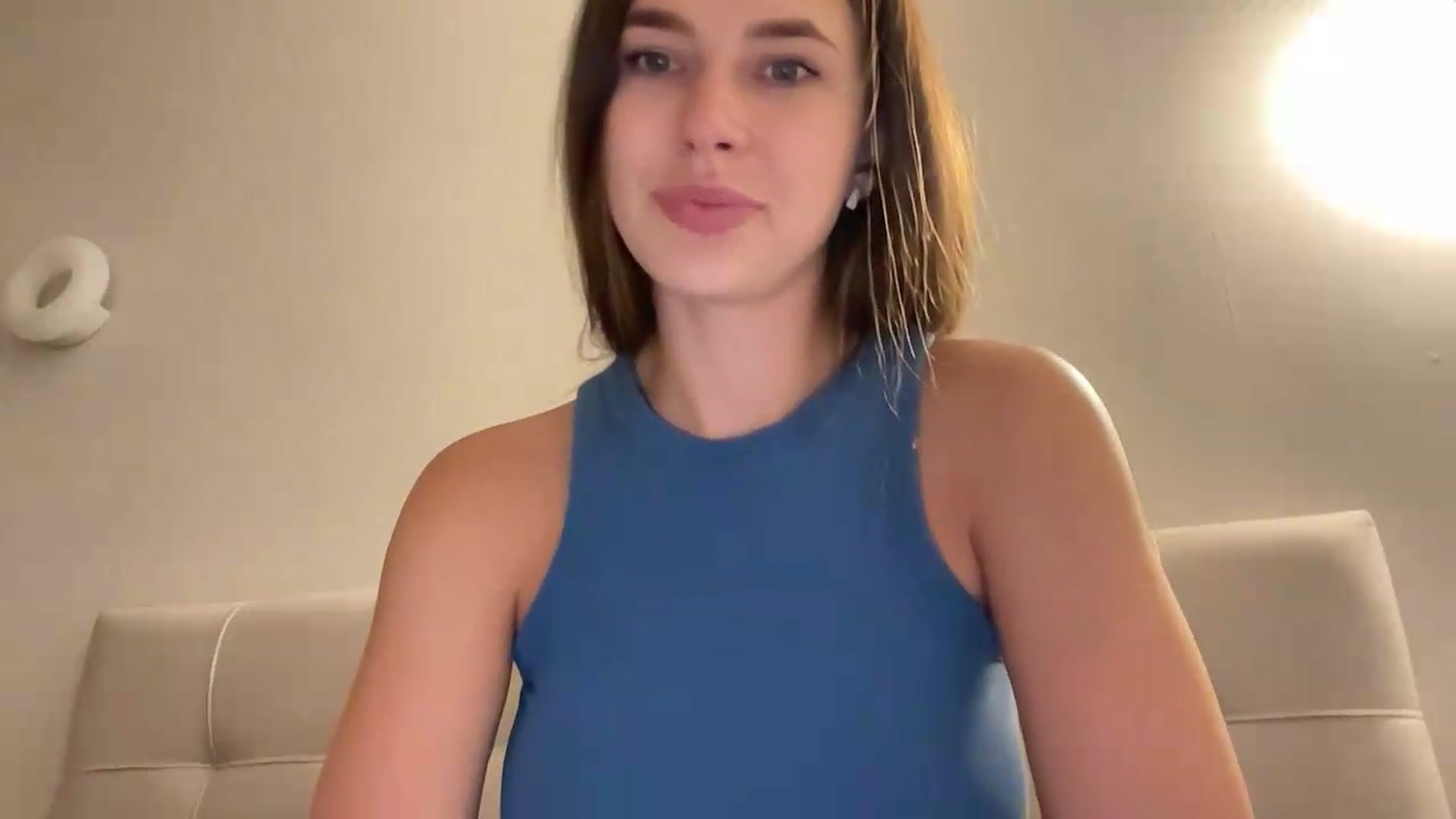 Gallery image thumbnail from kissfreeze's myfreecams stream on, 08/03/2026, 22:30 image 3 of 20