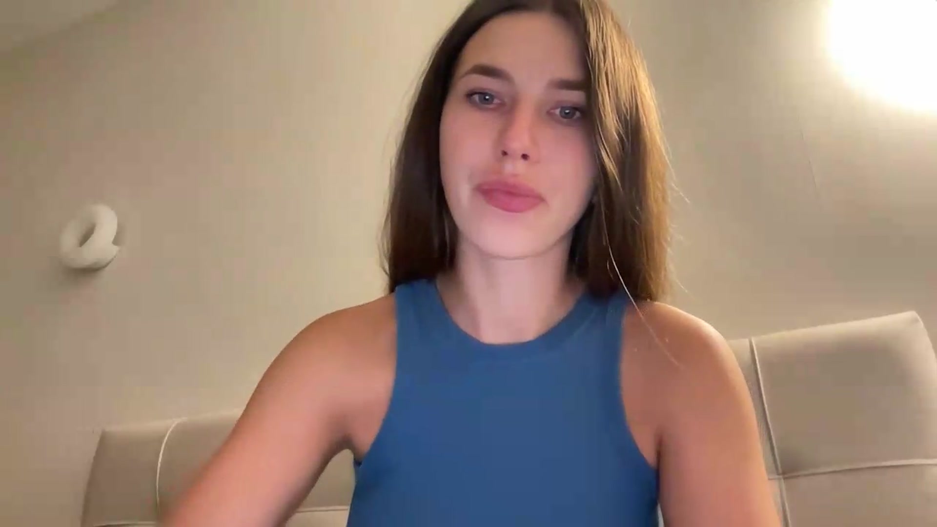 Gallery image thumbnail from kissfreeze's myfreecams stream on, 08/04/2026, 20:02 image 18 of 20