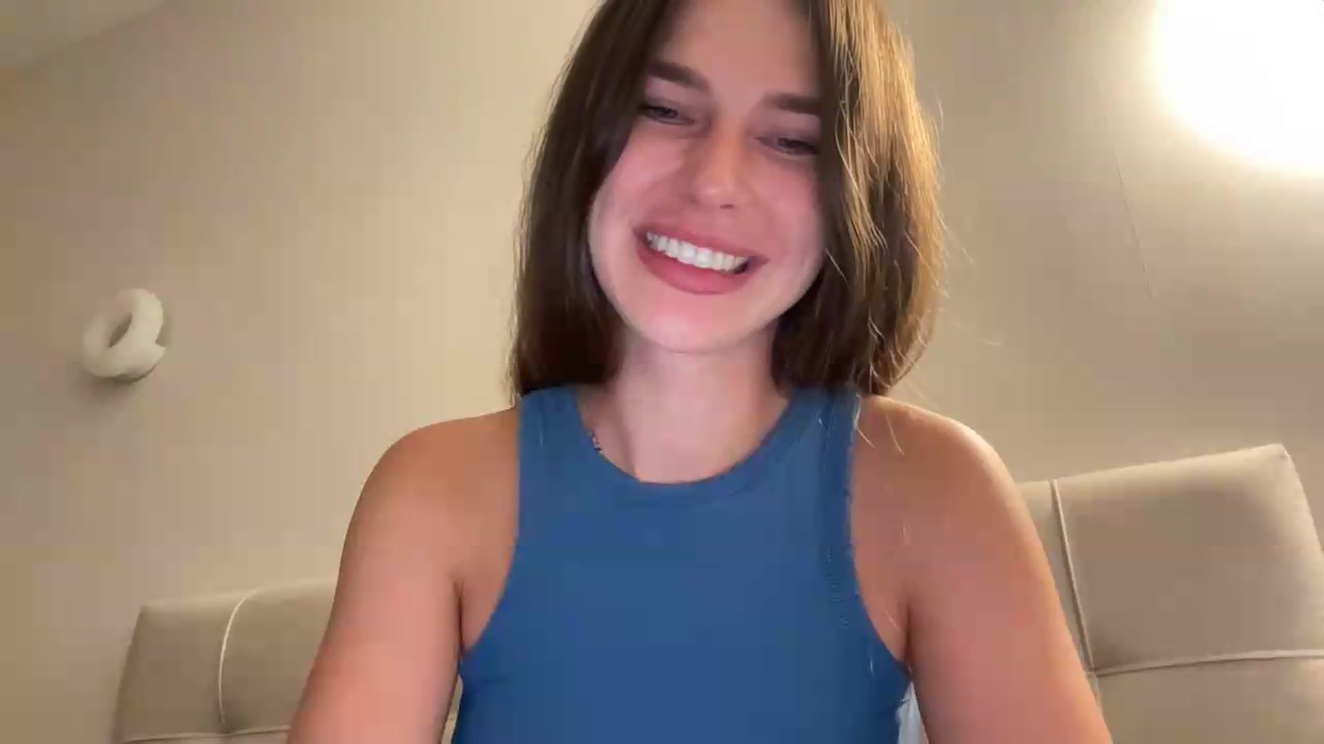 Gallery image thumbnail from kissfreeze's myfreecams stream on, 08/04/2026, 20:20 image 3 of 20