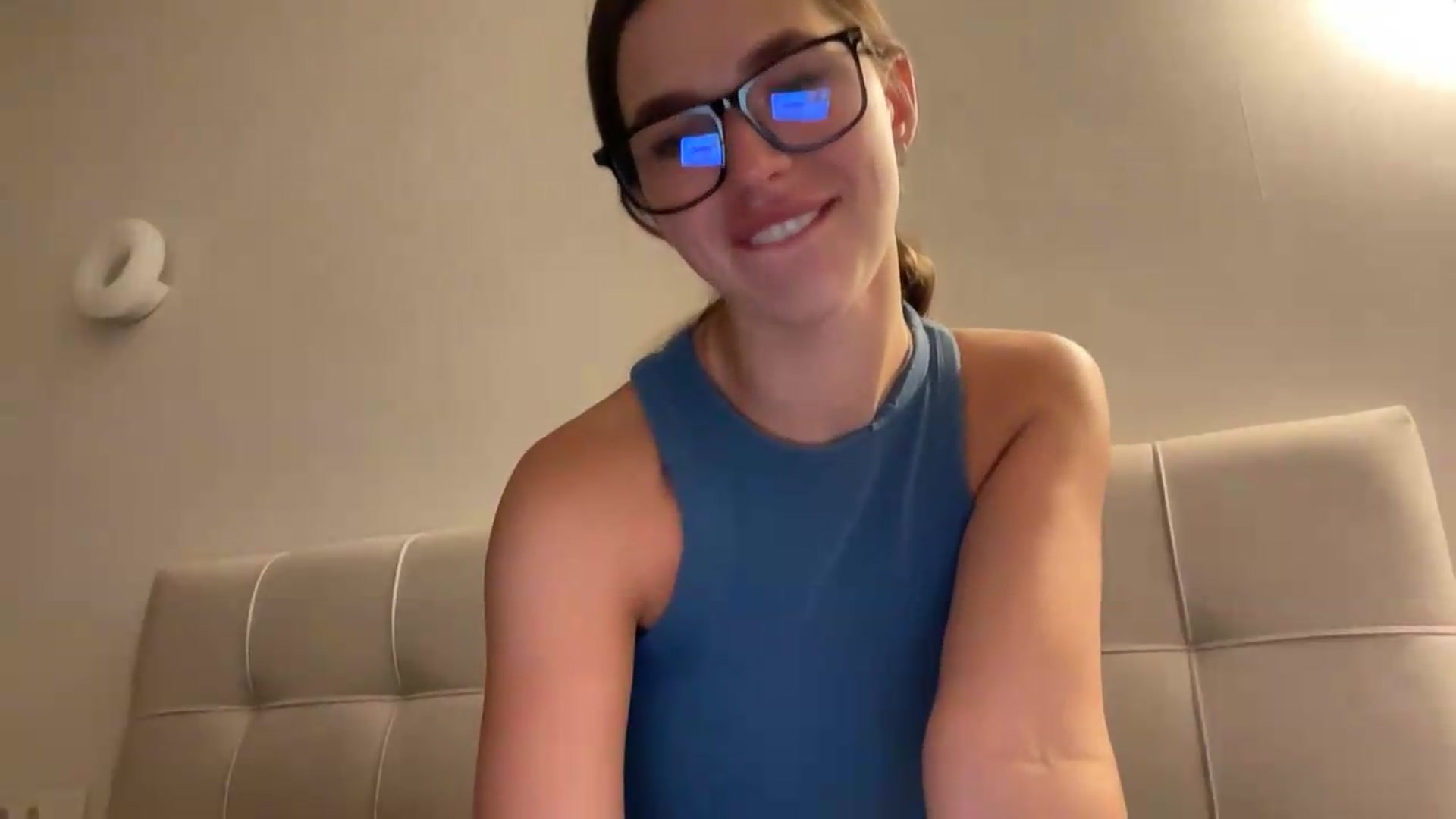 Gallery image thumbnail from kissfreeze's myfreecams stream on, 08/04/2026, 20:20 image 12 of 20